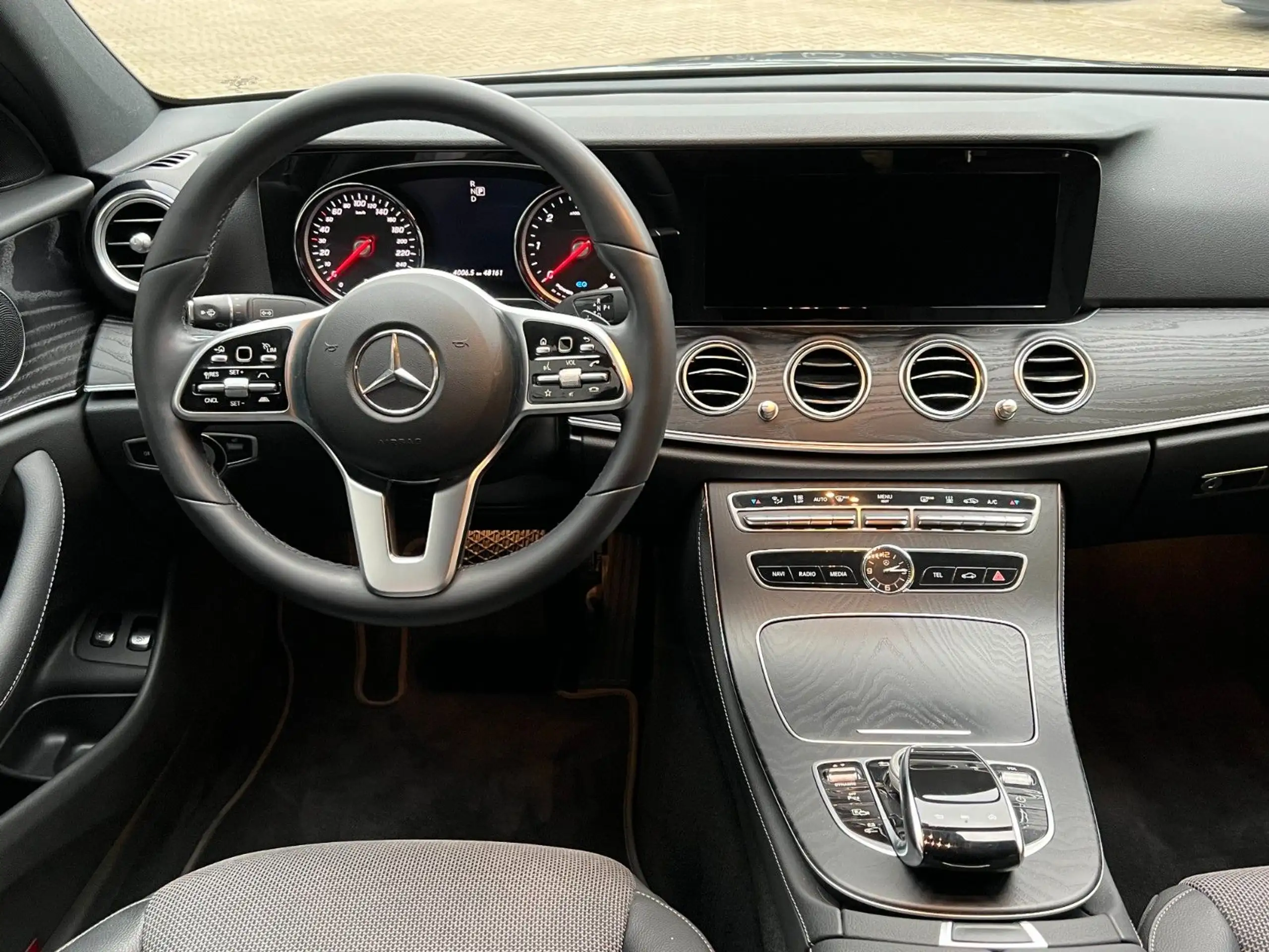 Mercedes-Benz - E 300