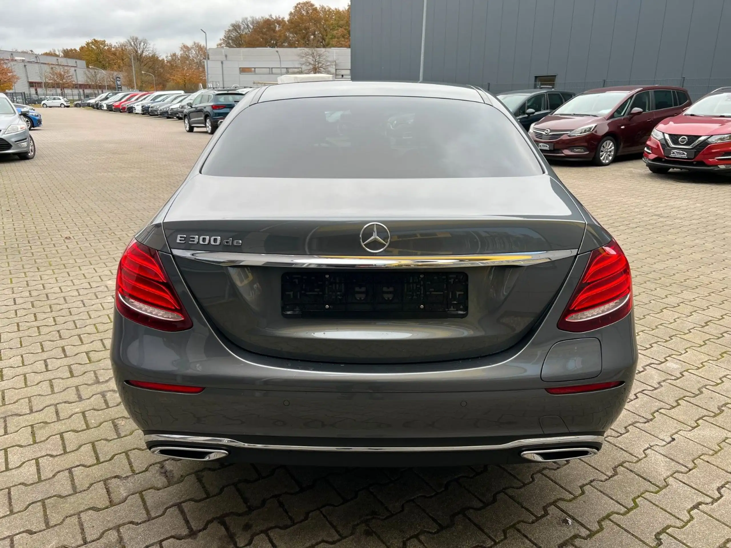 Mercedes-Benz - E 300