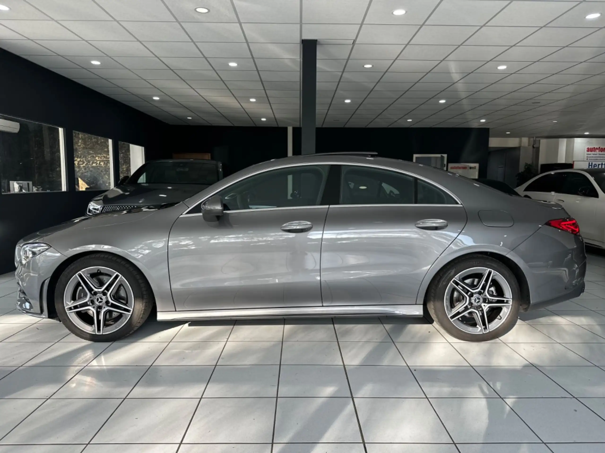 Mercedes-Benz - CLA 220