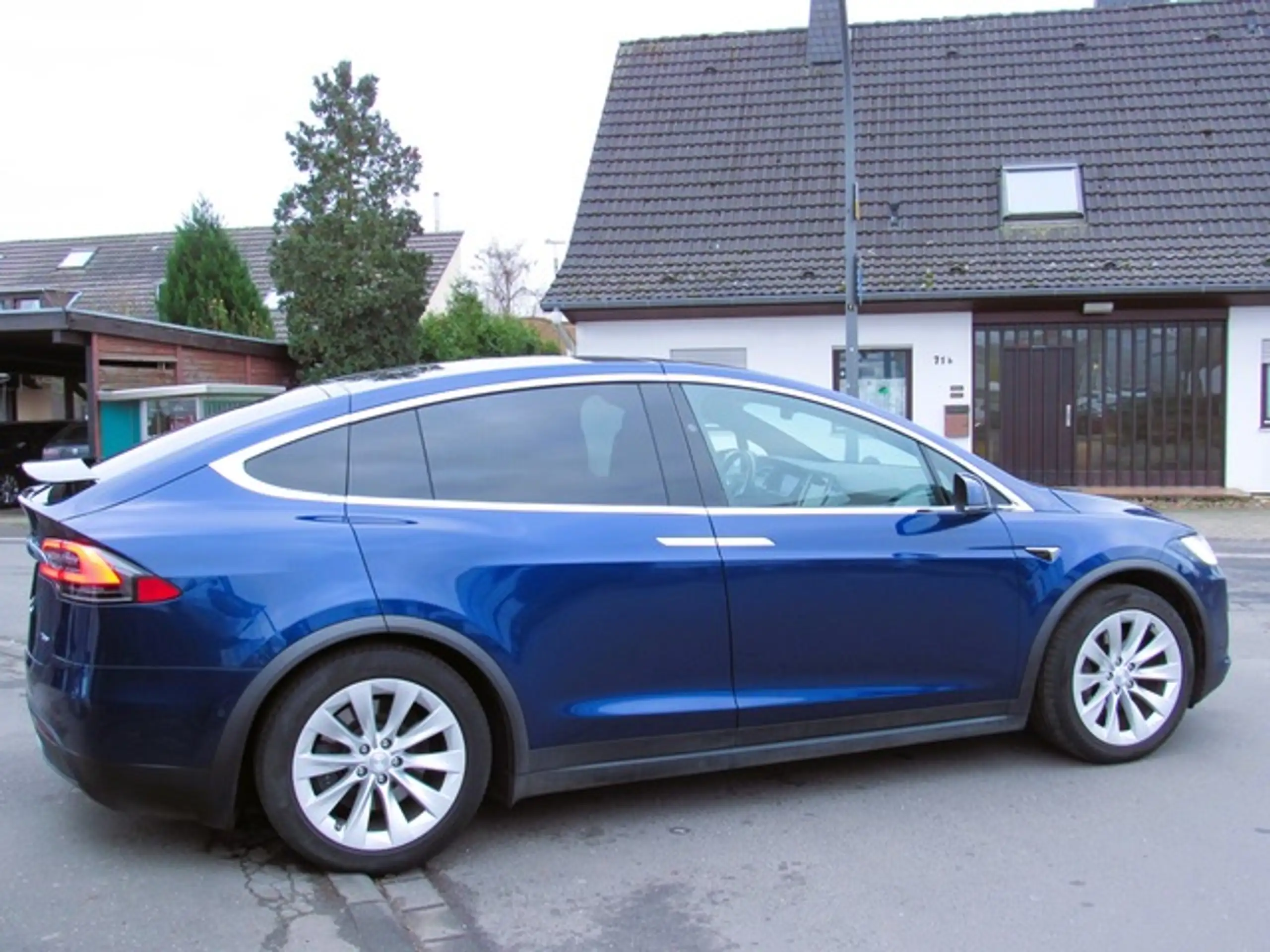 Tesla - Model X