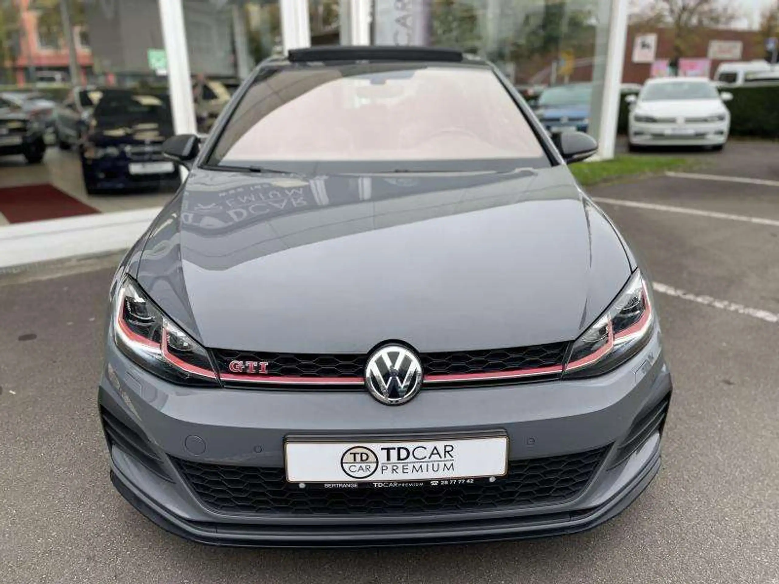 Volkswagen - Golf