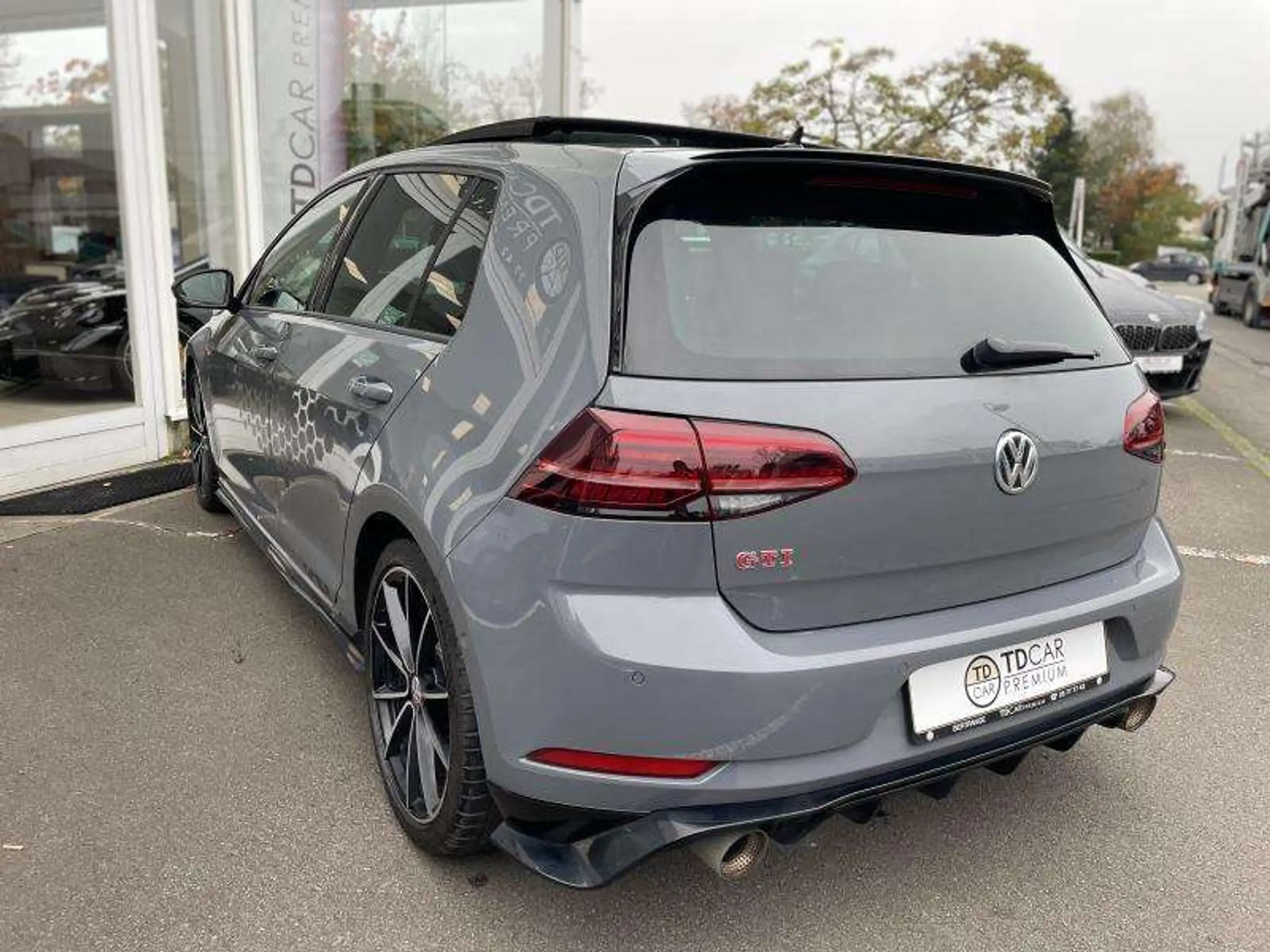 Volkswagen - Golf