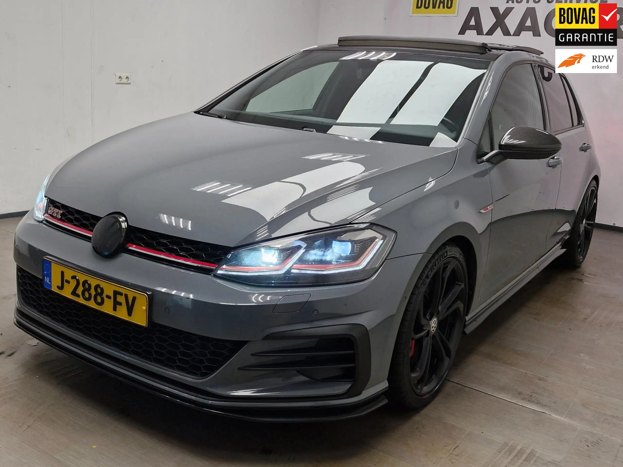 Volkswagen - Golf GTI