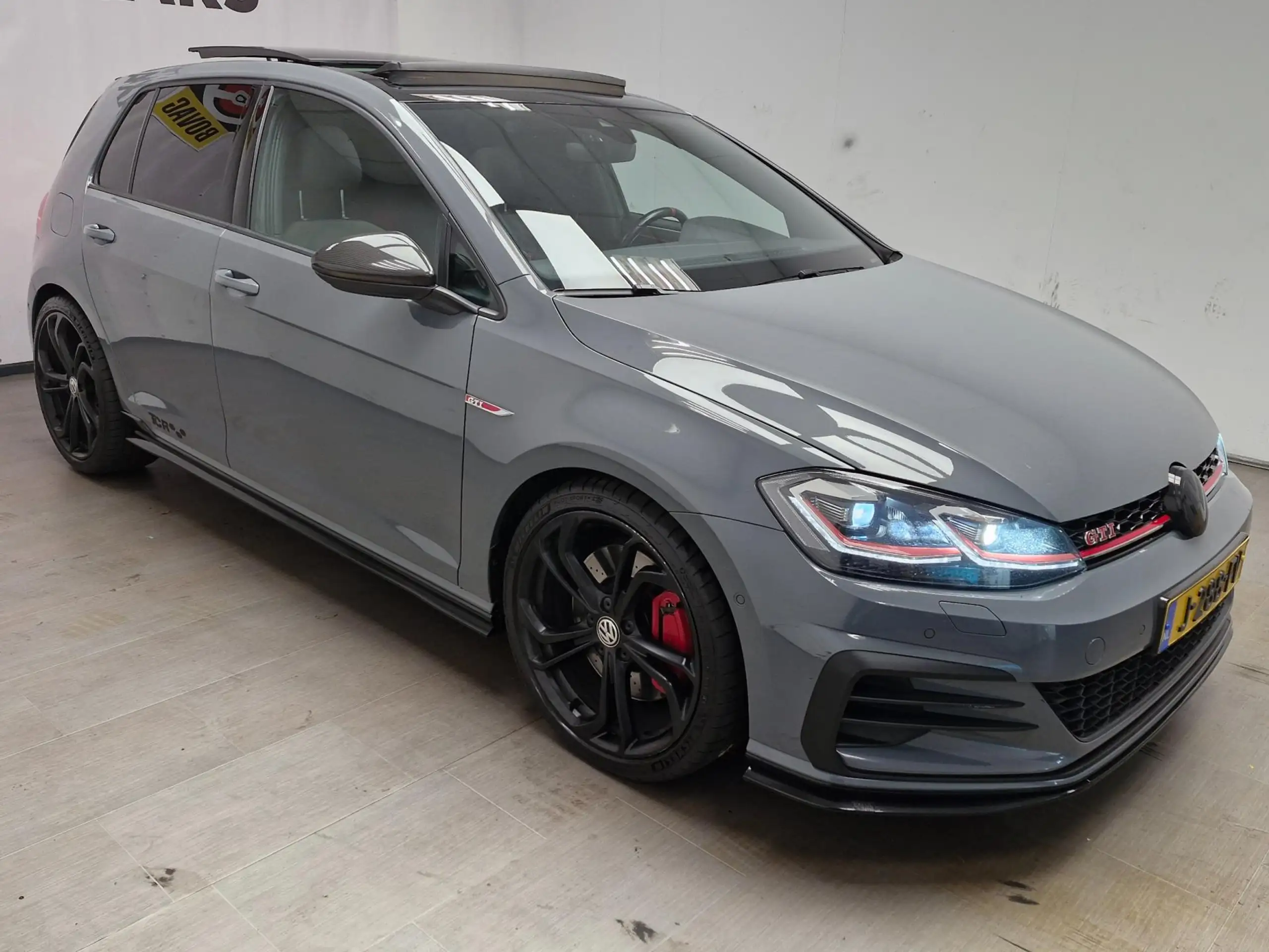 Volkswagen - Golf GTI