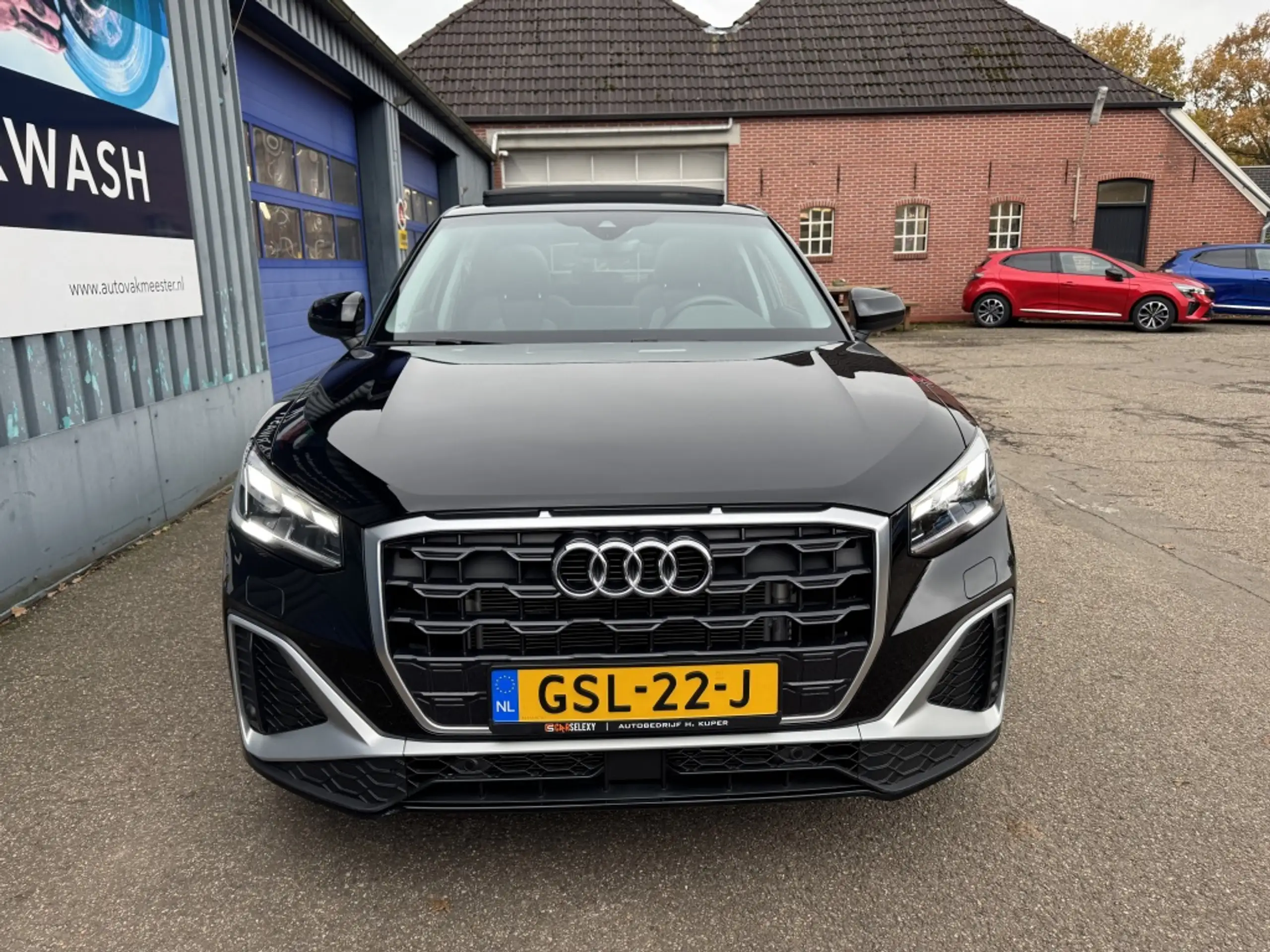 Audi - Q2