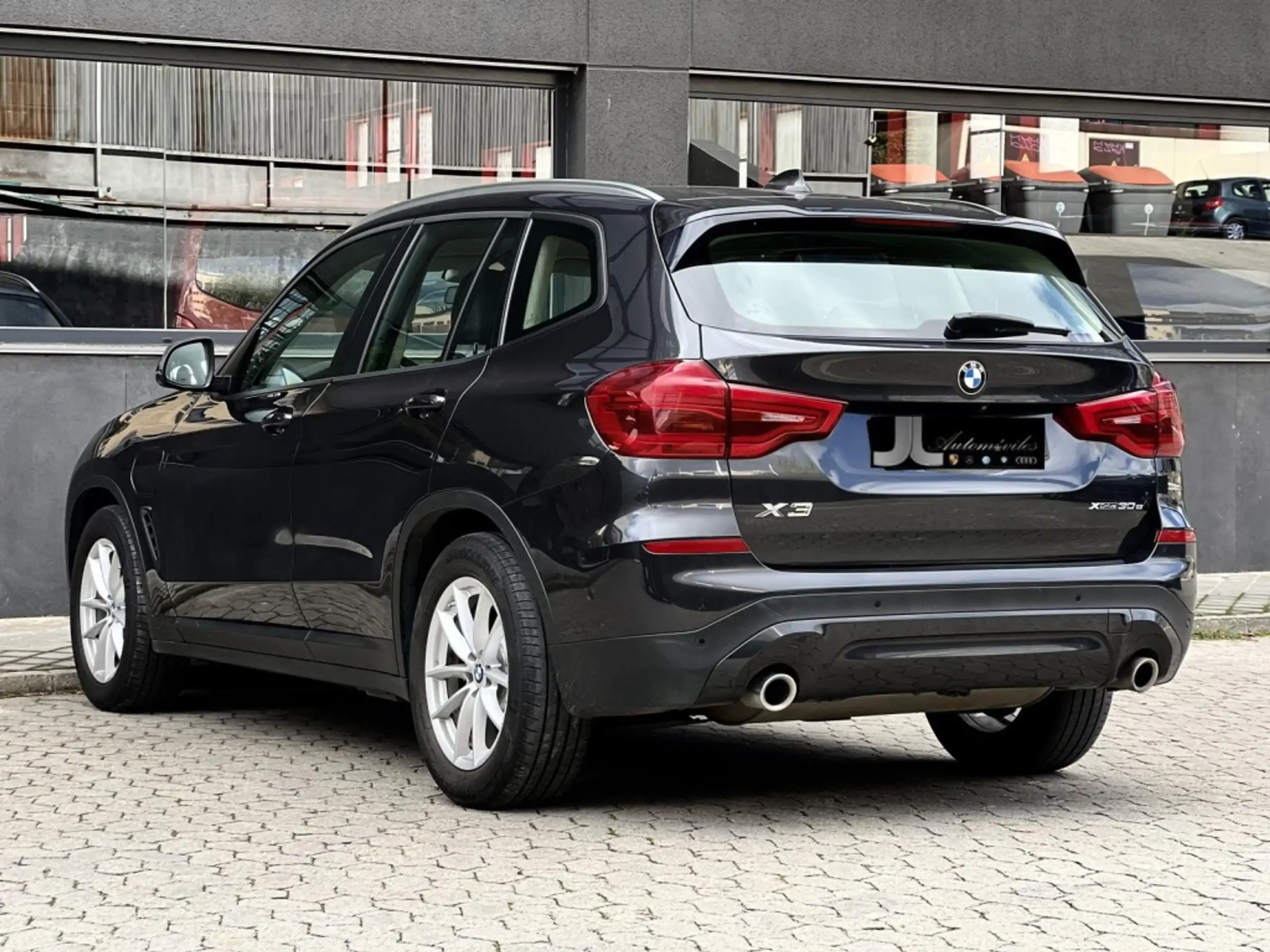 BMW - X3