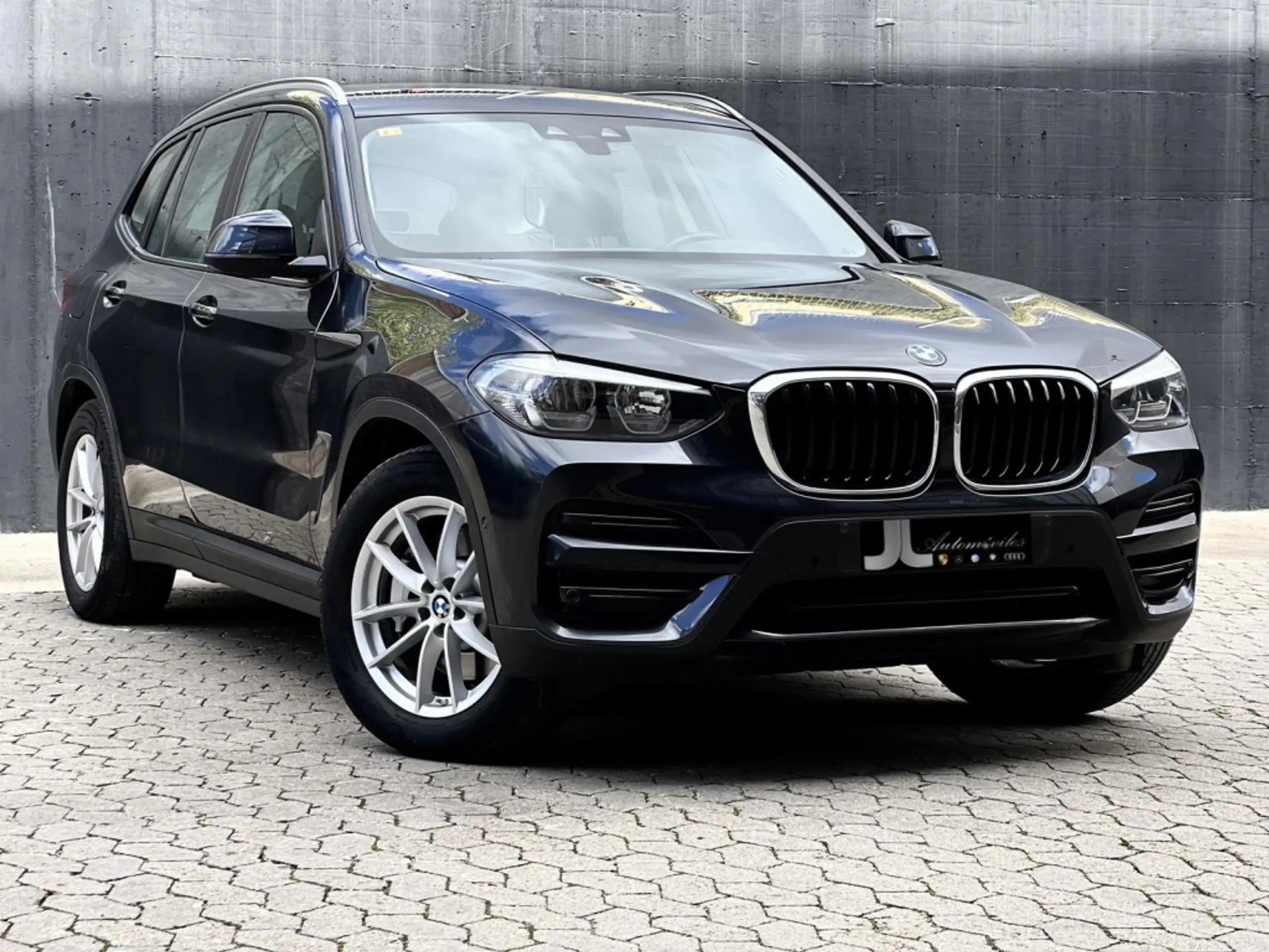 BMW - X3