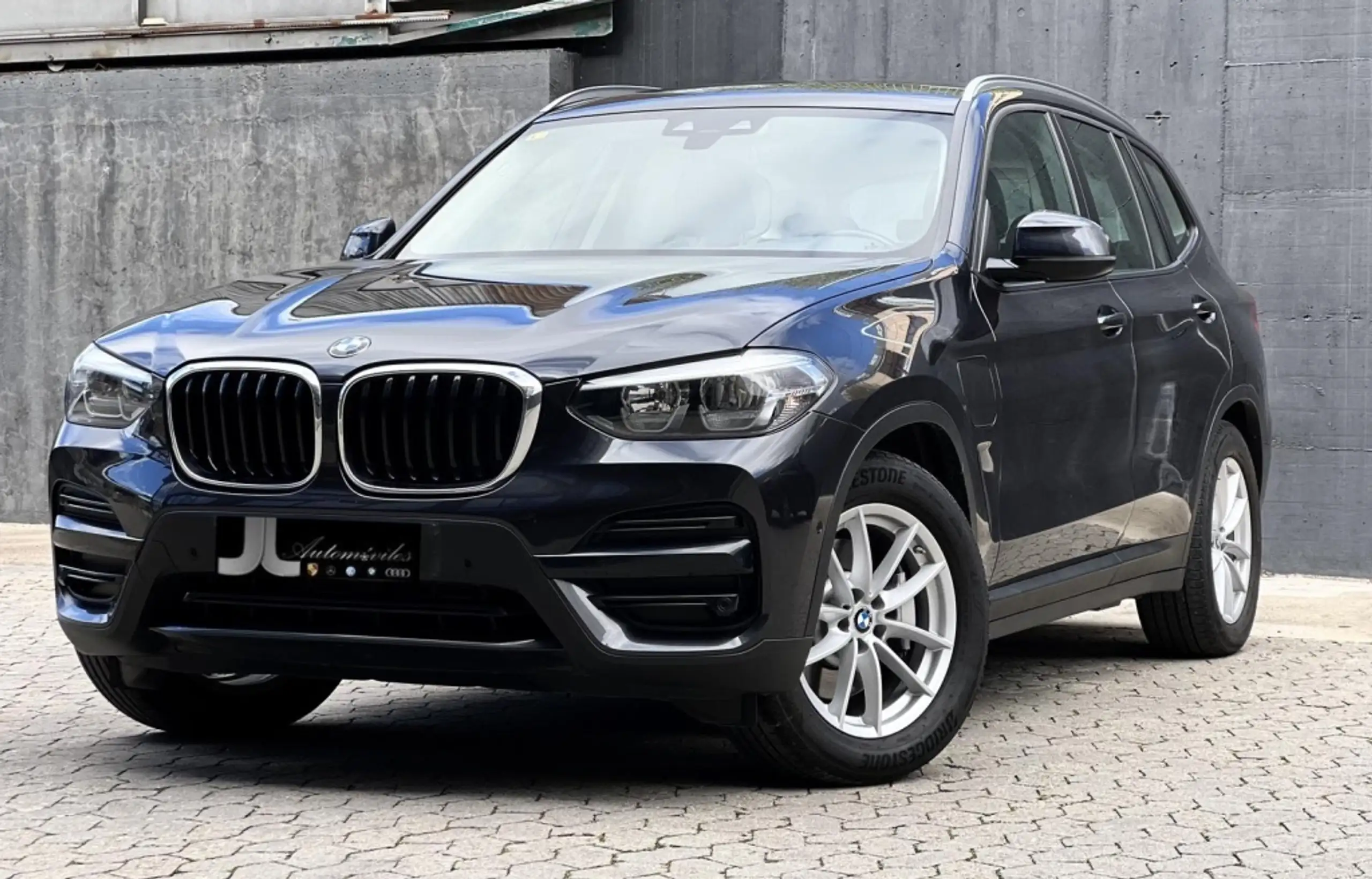 BMW - X3