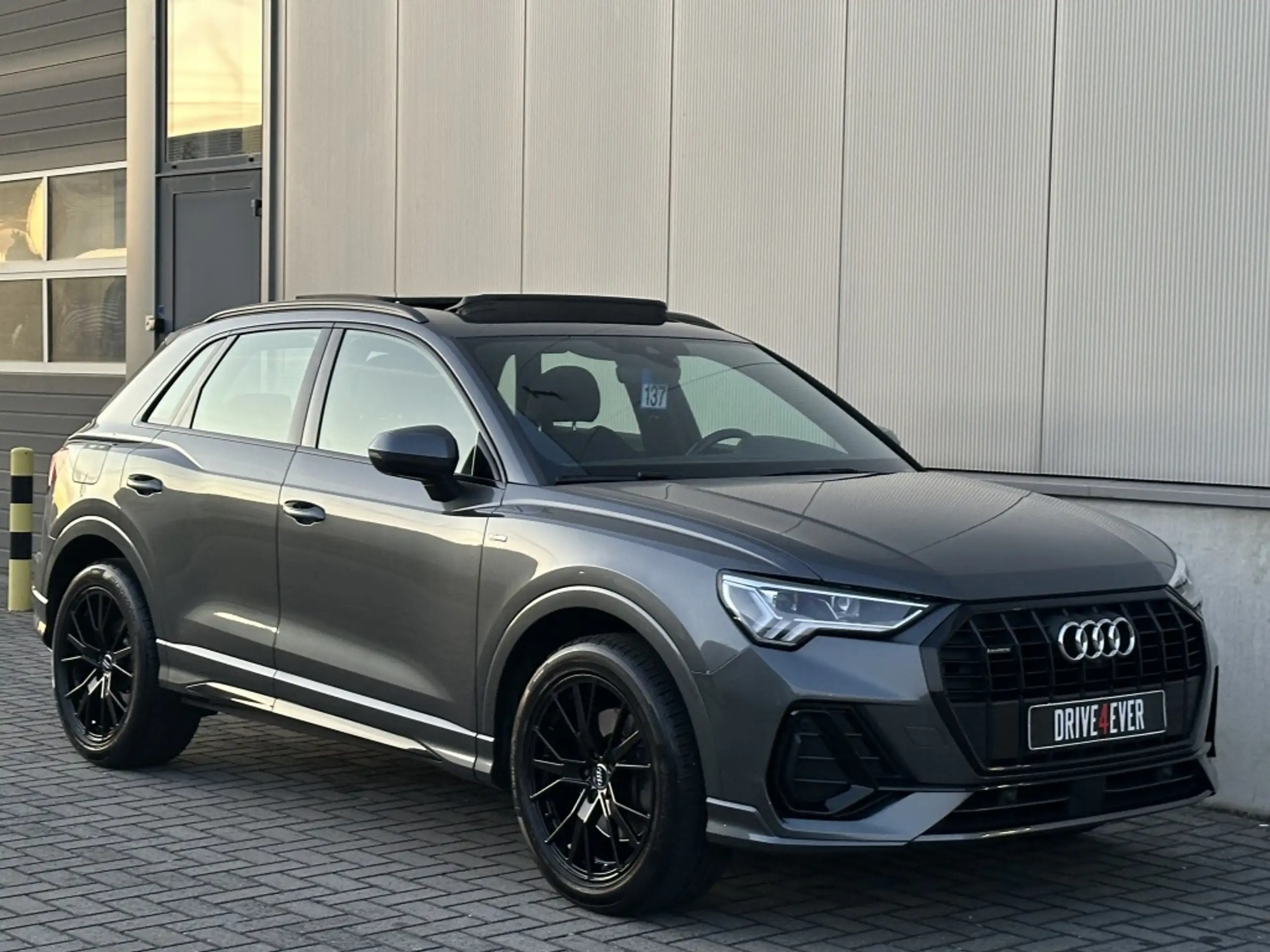 Audi - Q3