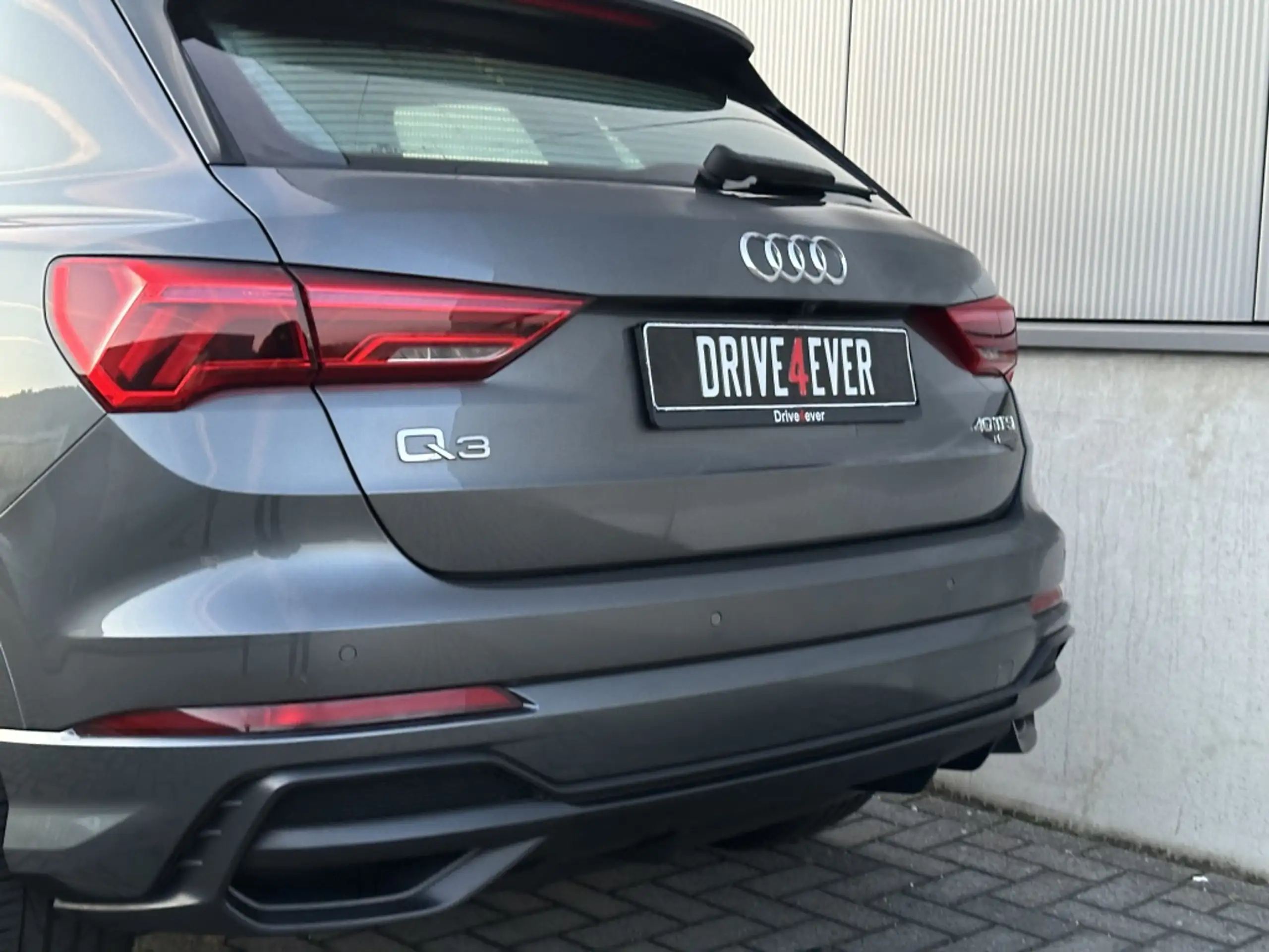 Audi - Q3