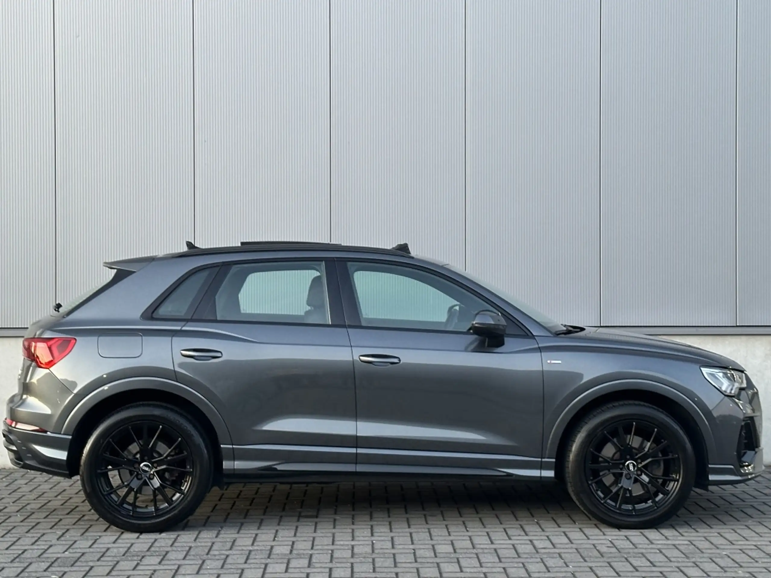 Audi - Q3