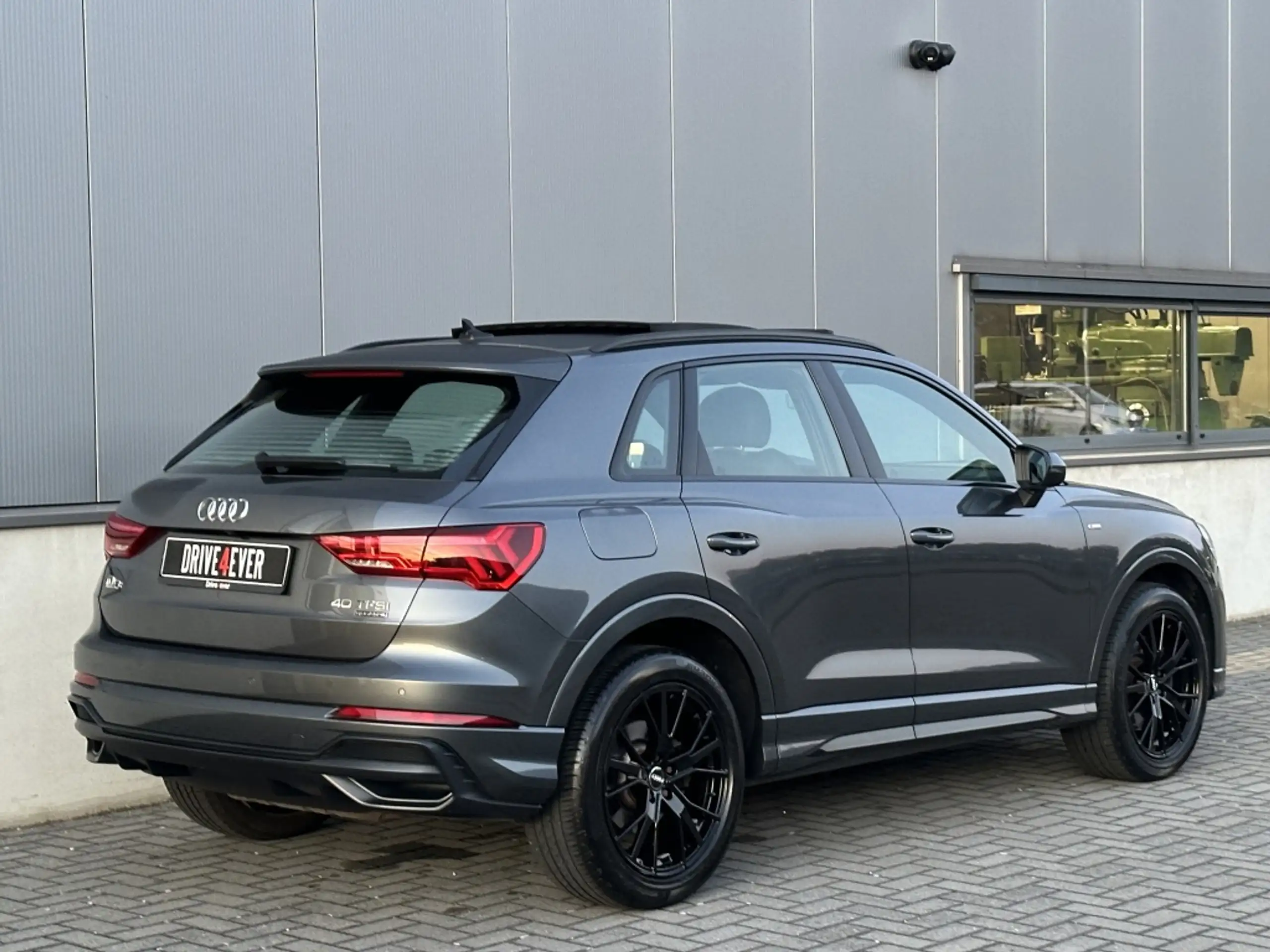 Audi - Q3