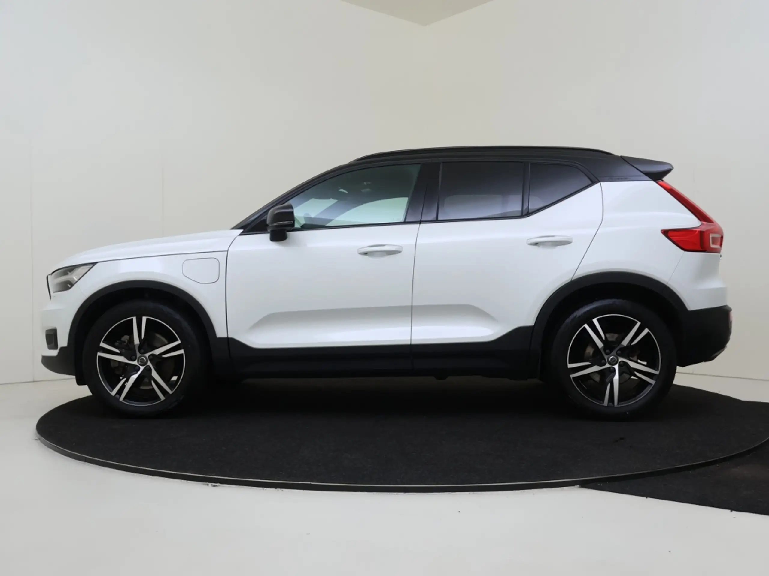 Volvo - XC40