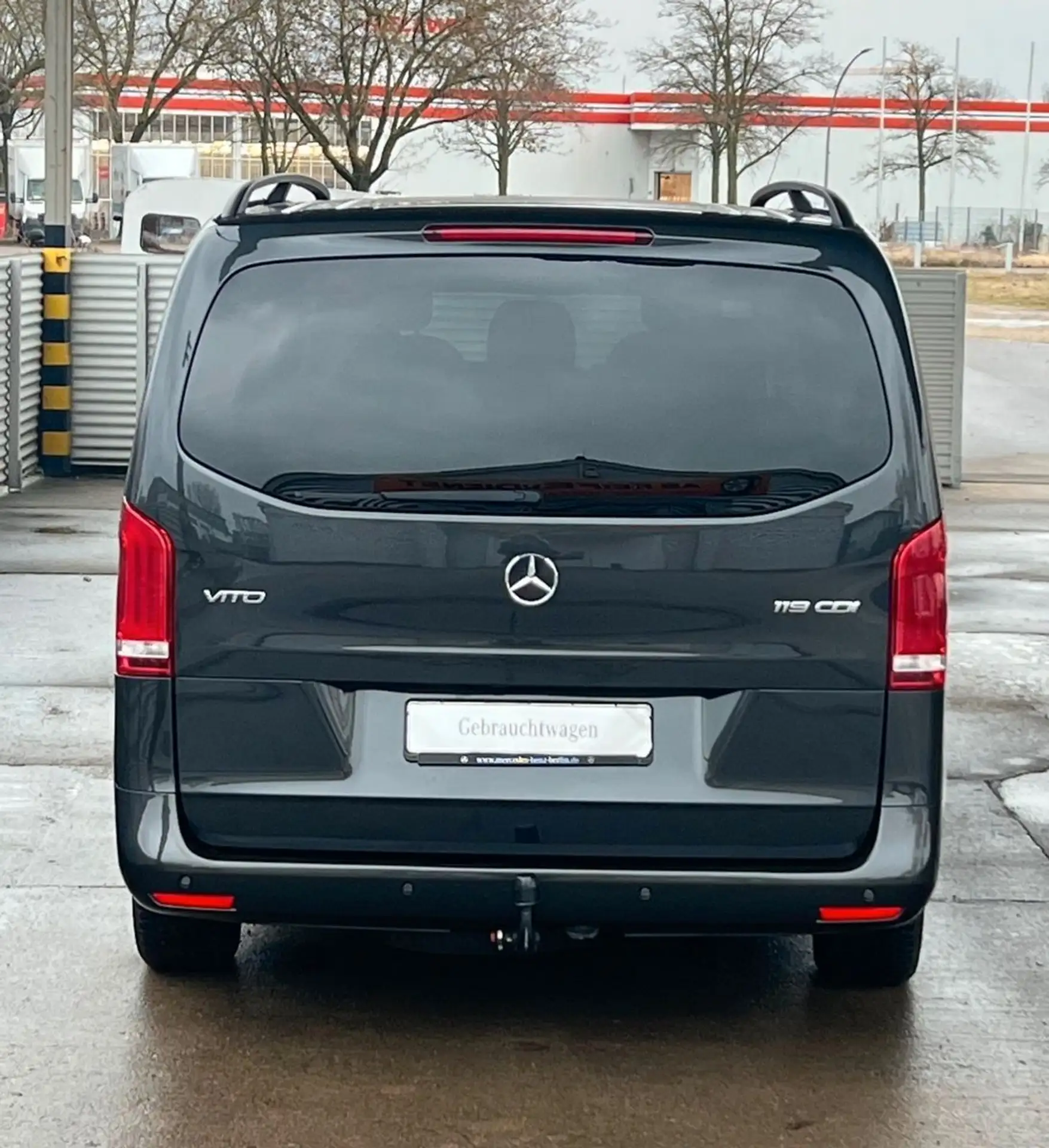 Mercedes-Benz - Vito