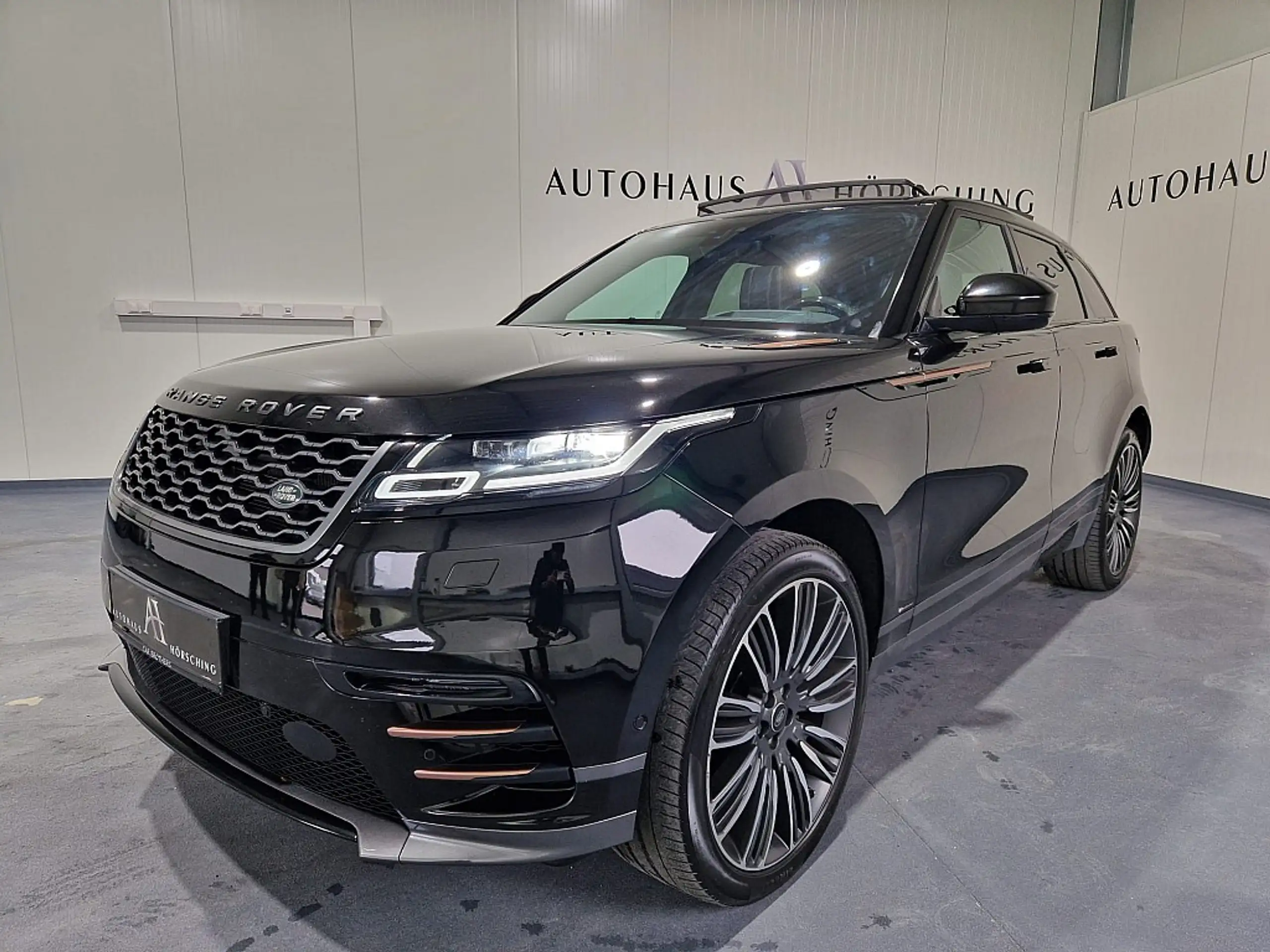 Land Rover - Range Rover Velar