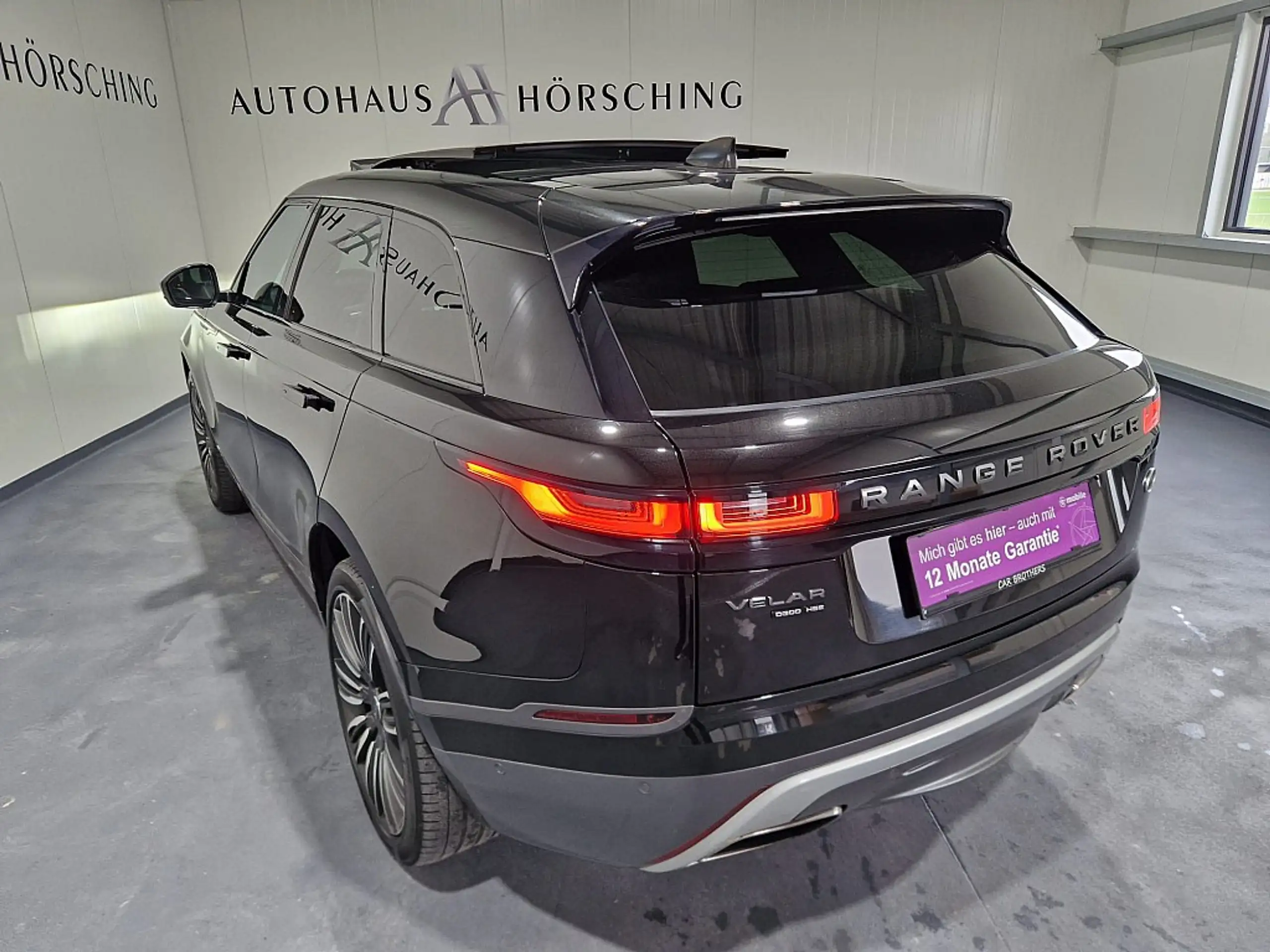 Land Rover - Range Rover Velar