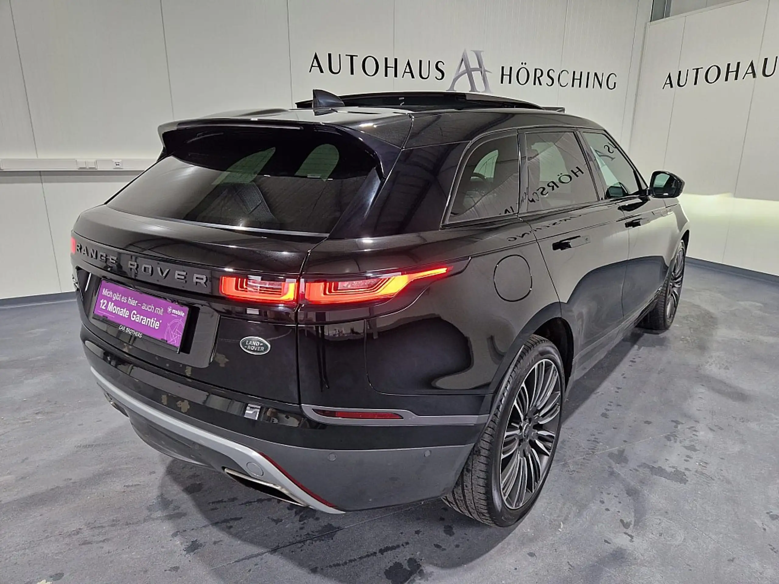 Land Rover - Range Rover Velar