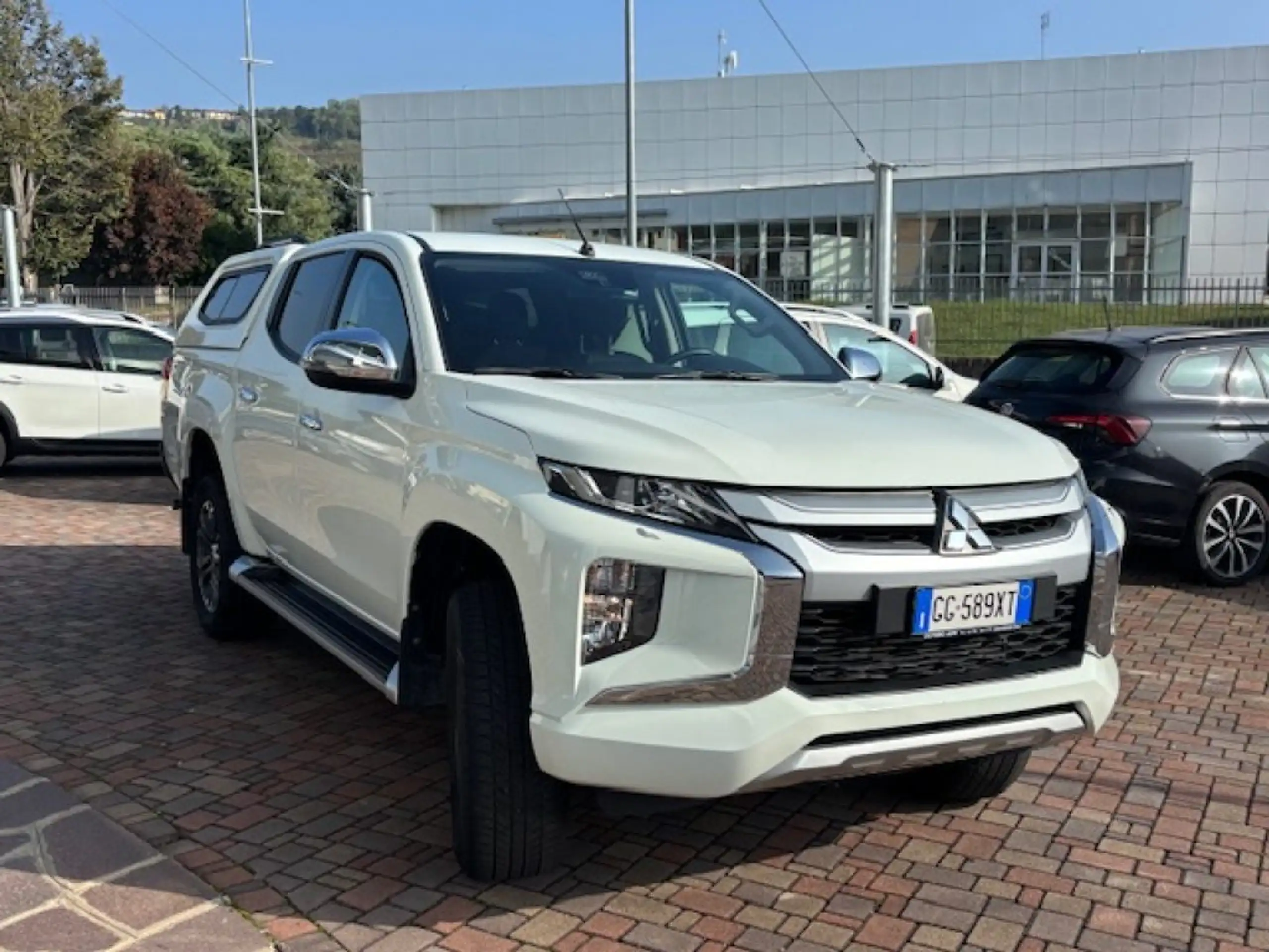 Mitsubishi - L200