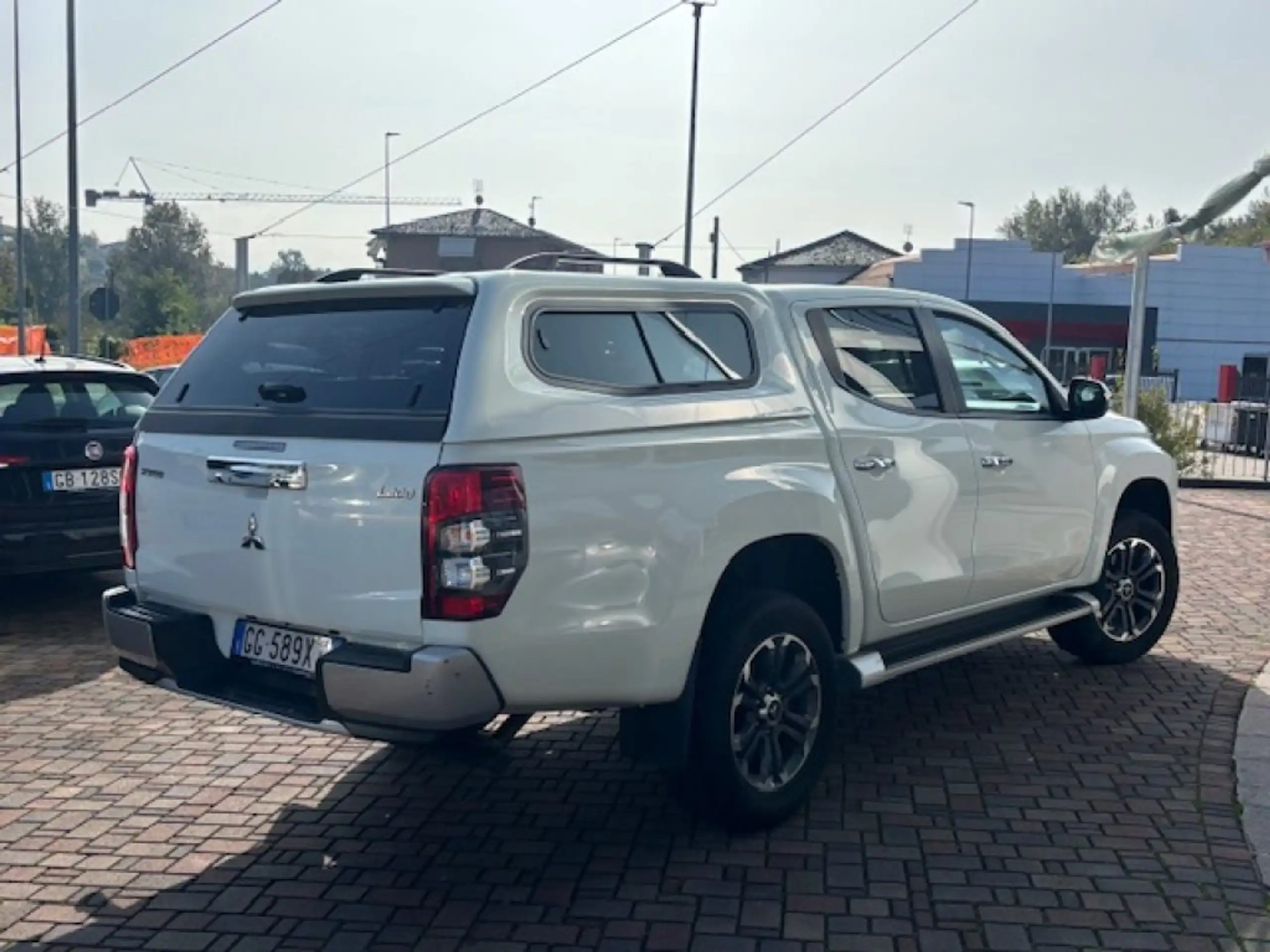 Mitsubishi - L200