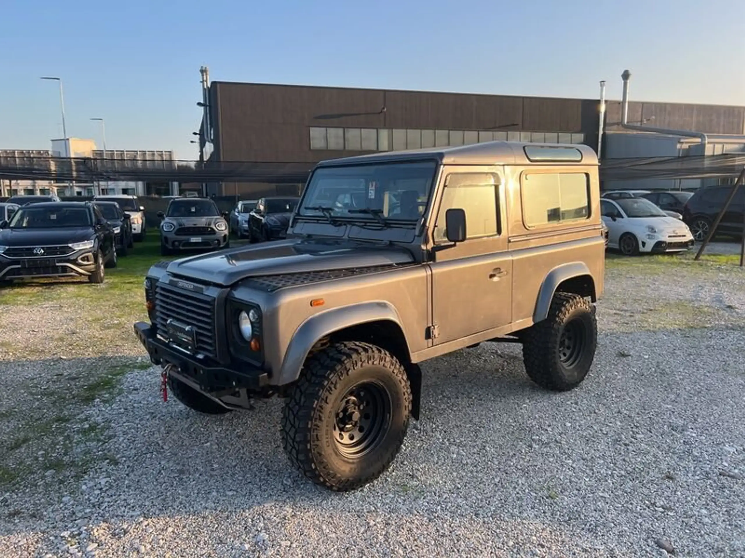 Land Rover - Defender