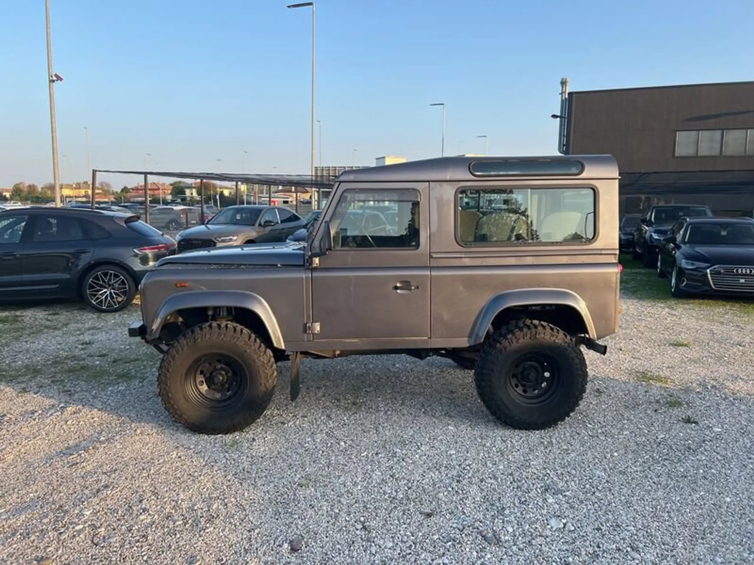 Land Rover - Defender