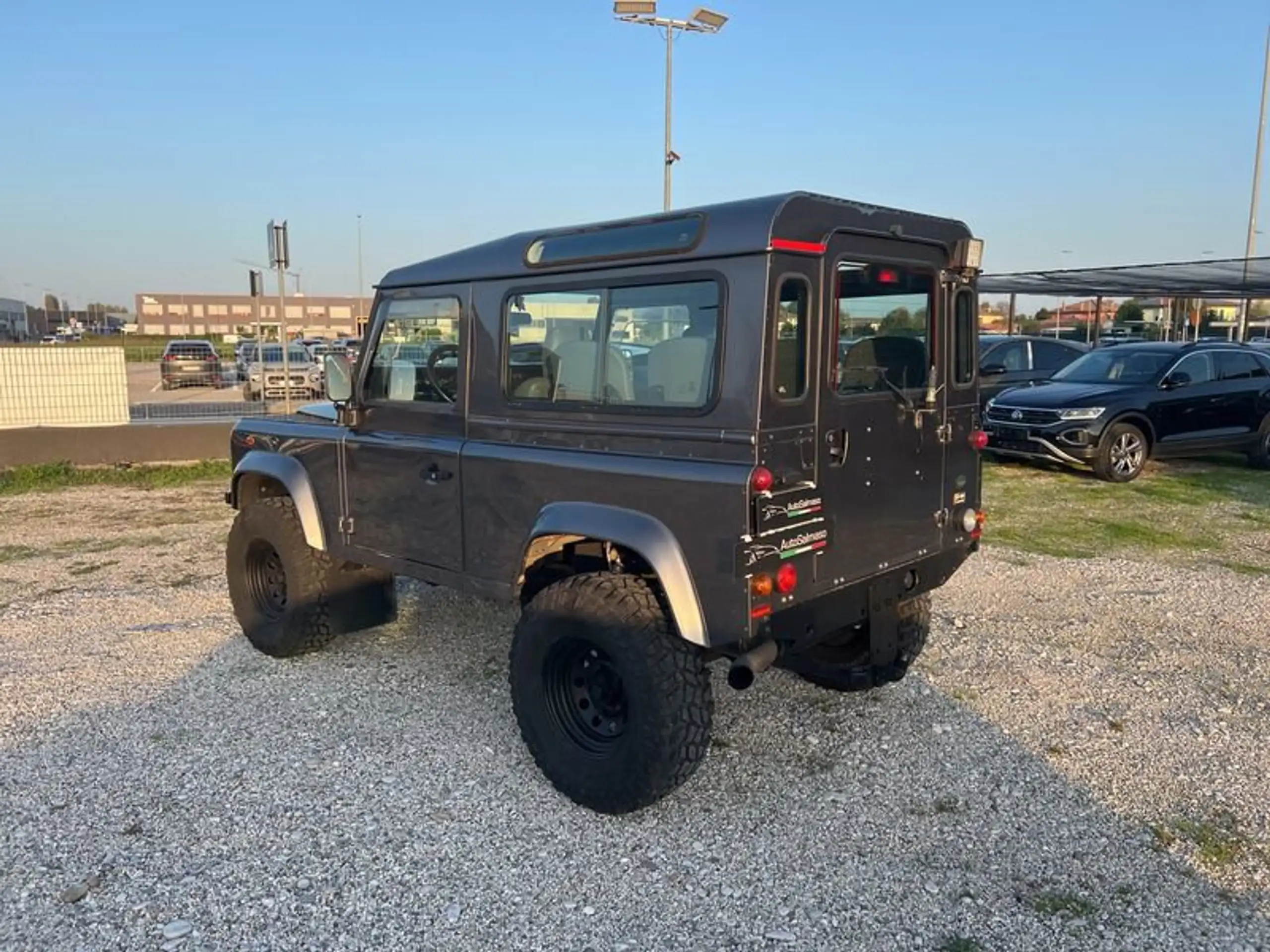 Land Rover - Defender