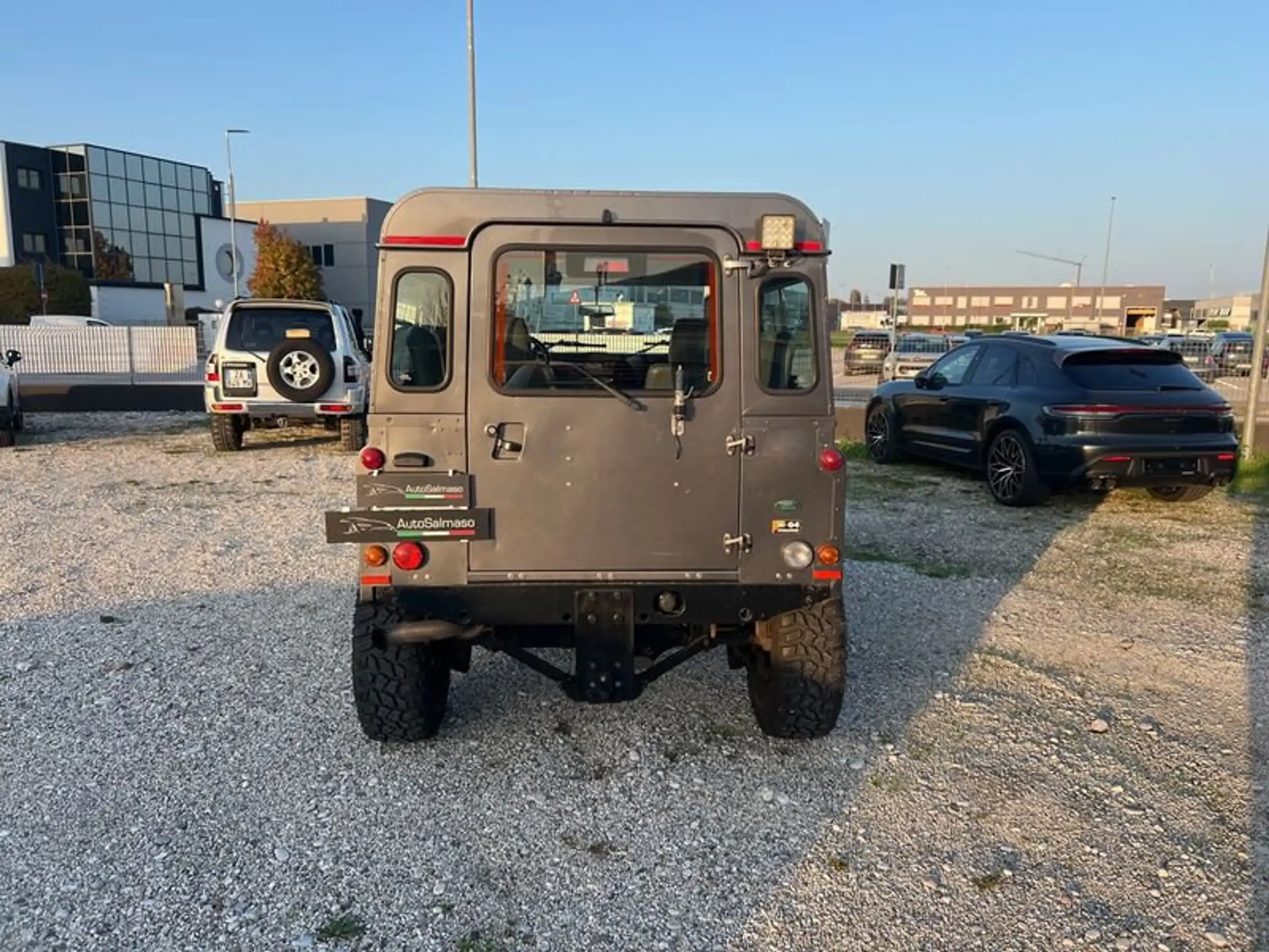 Land Rover - Defender