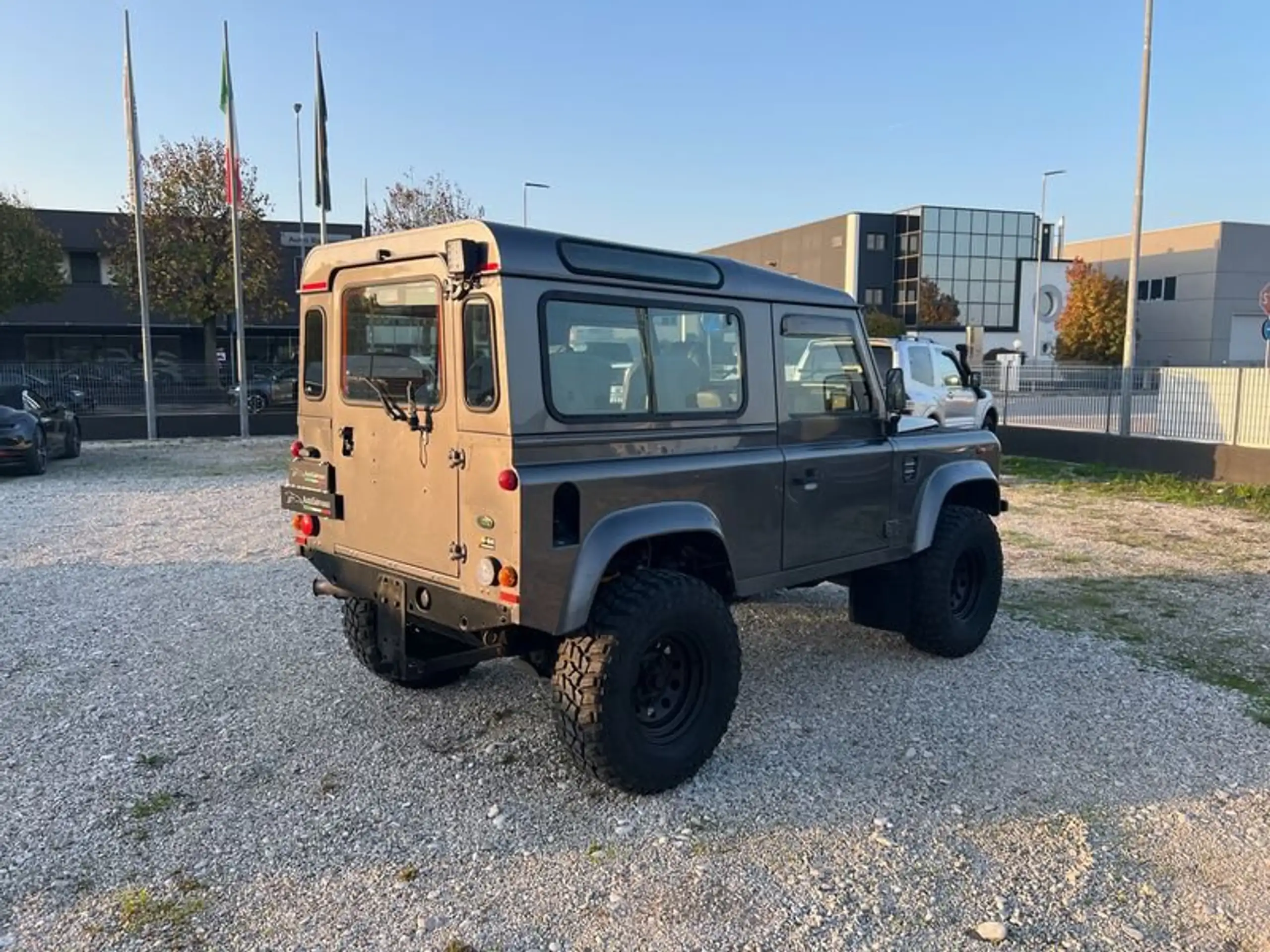 Land Rover - Defender