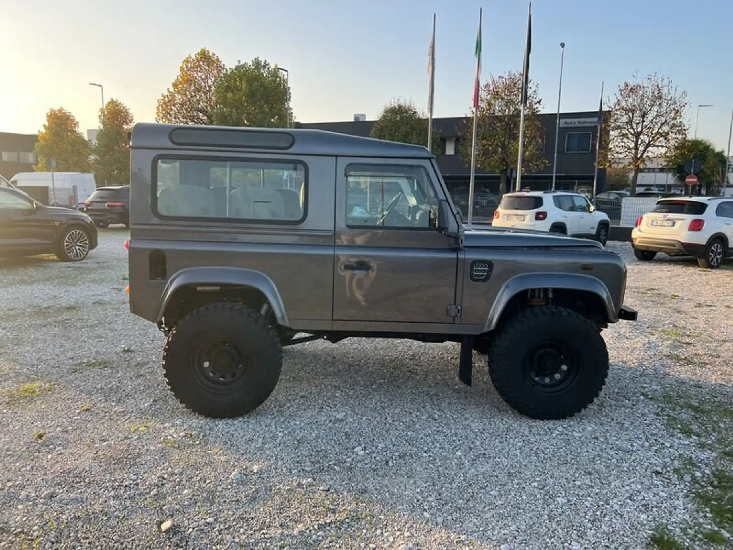 Land Rover - Defender