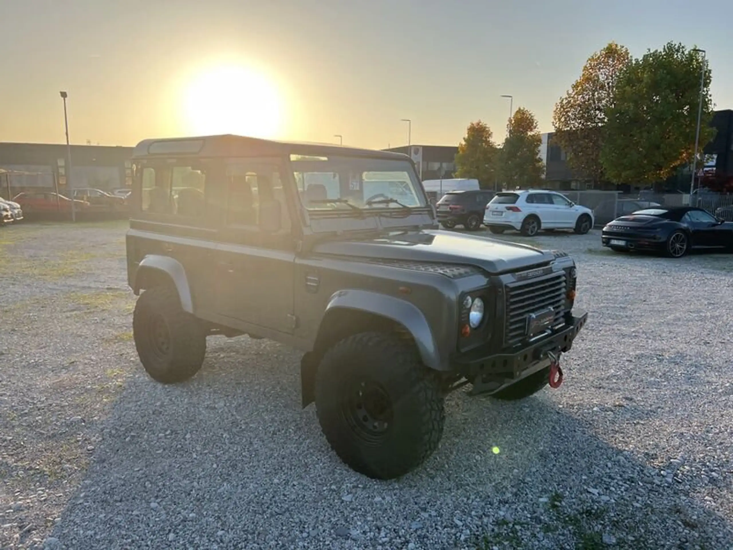 Land Rover - Defender