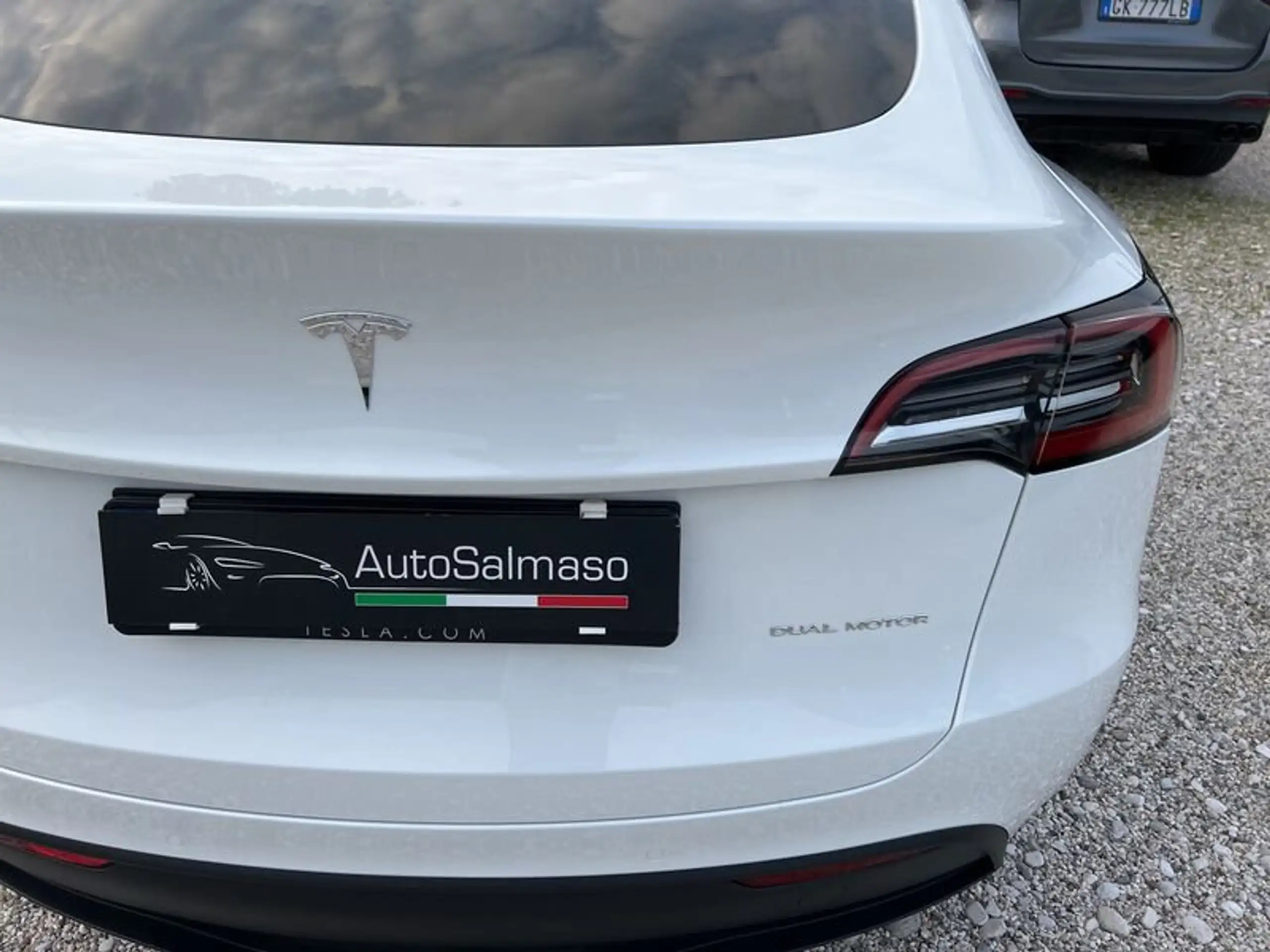 Tesla - Model Y