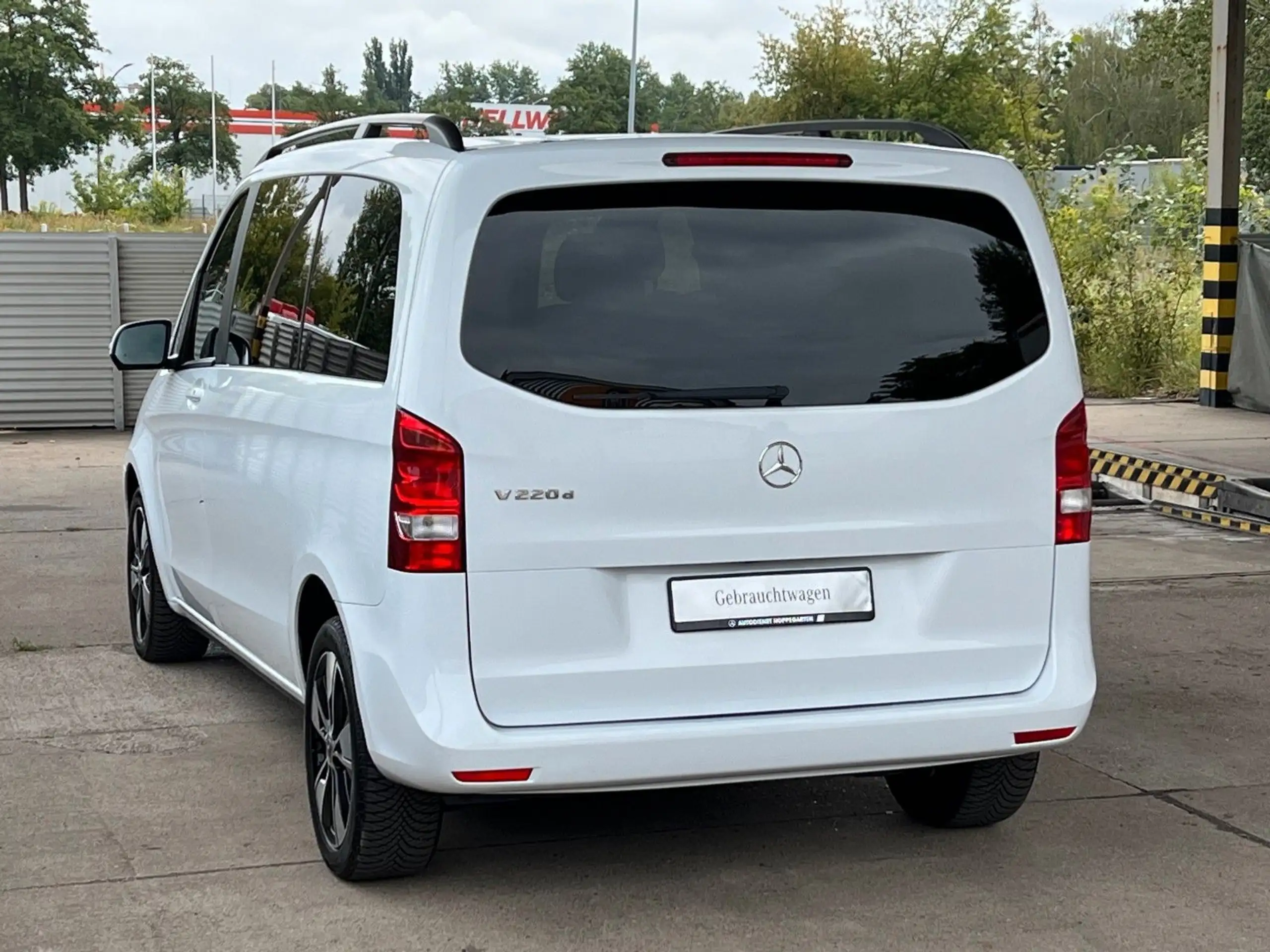 Mercedes-Benz - V 250