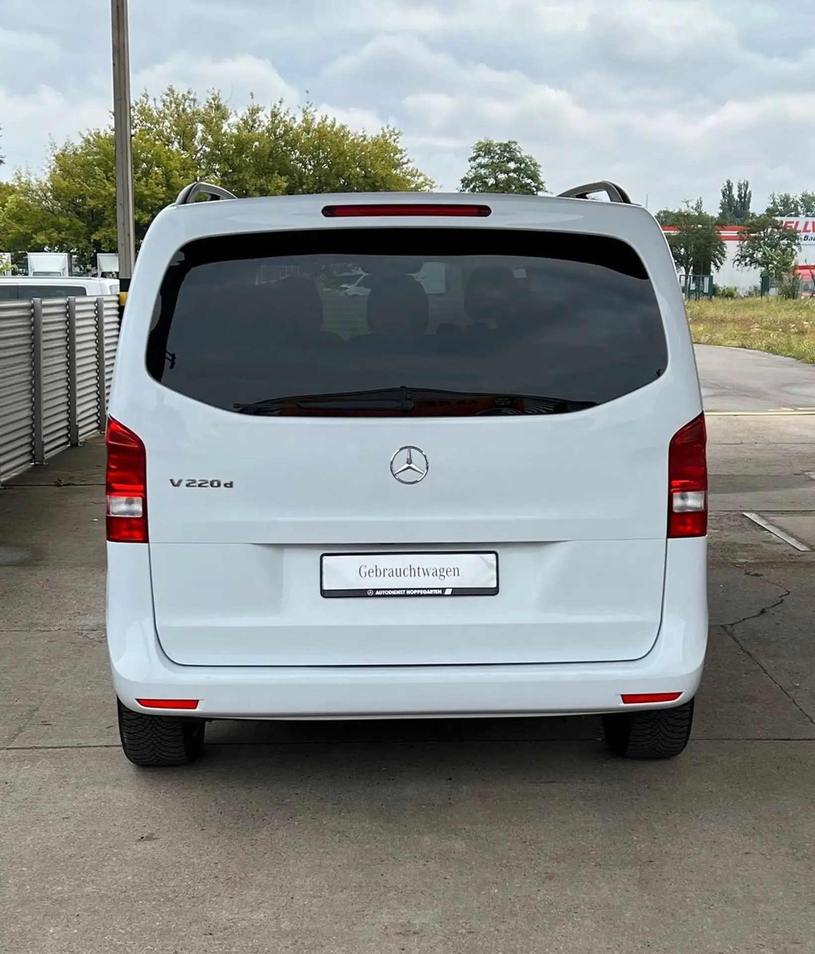 Mercedes-Benz - V 250