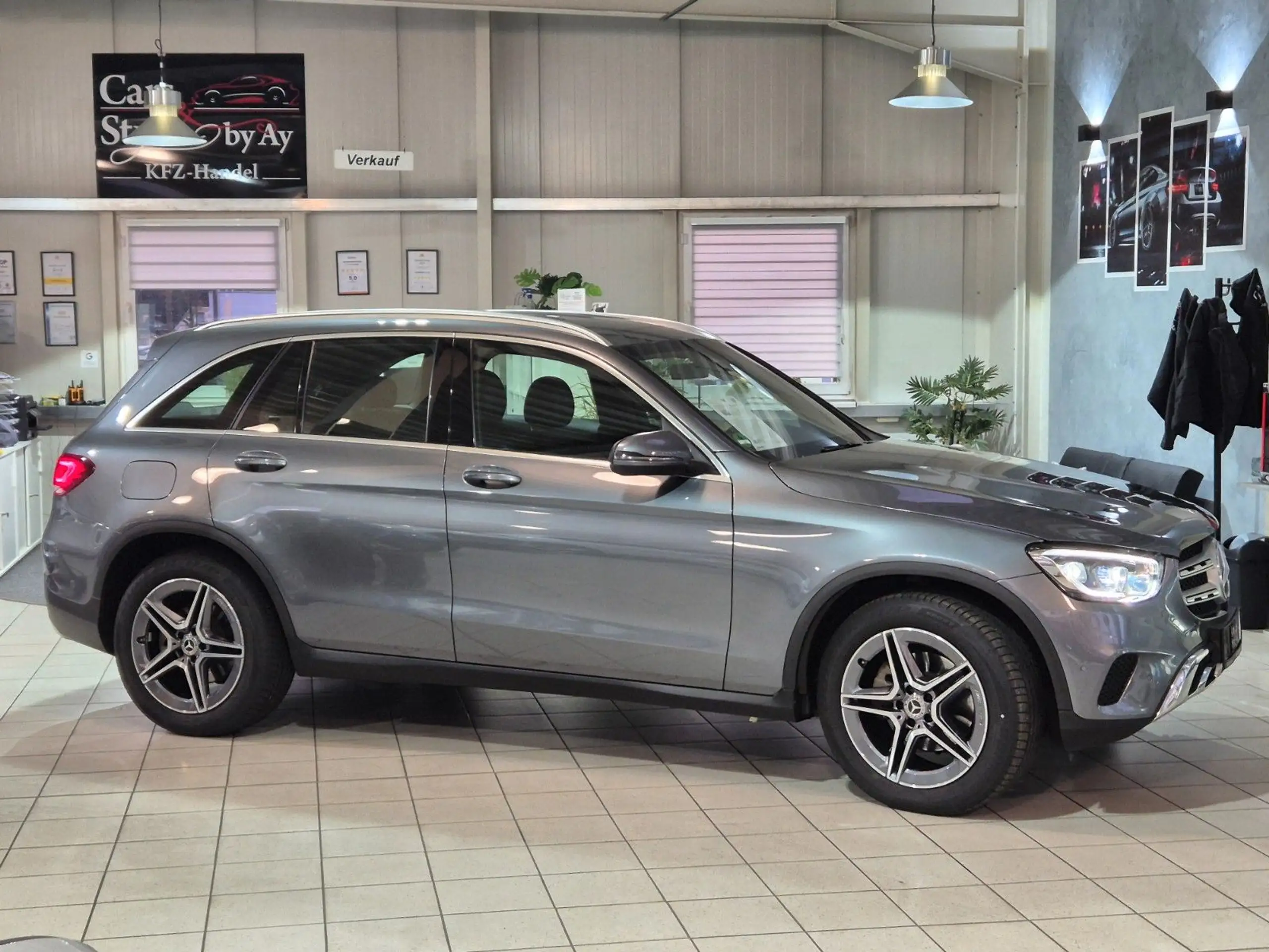 Mercedes-Benz - GLC 200