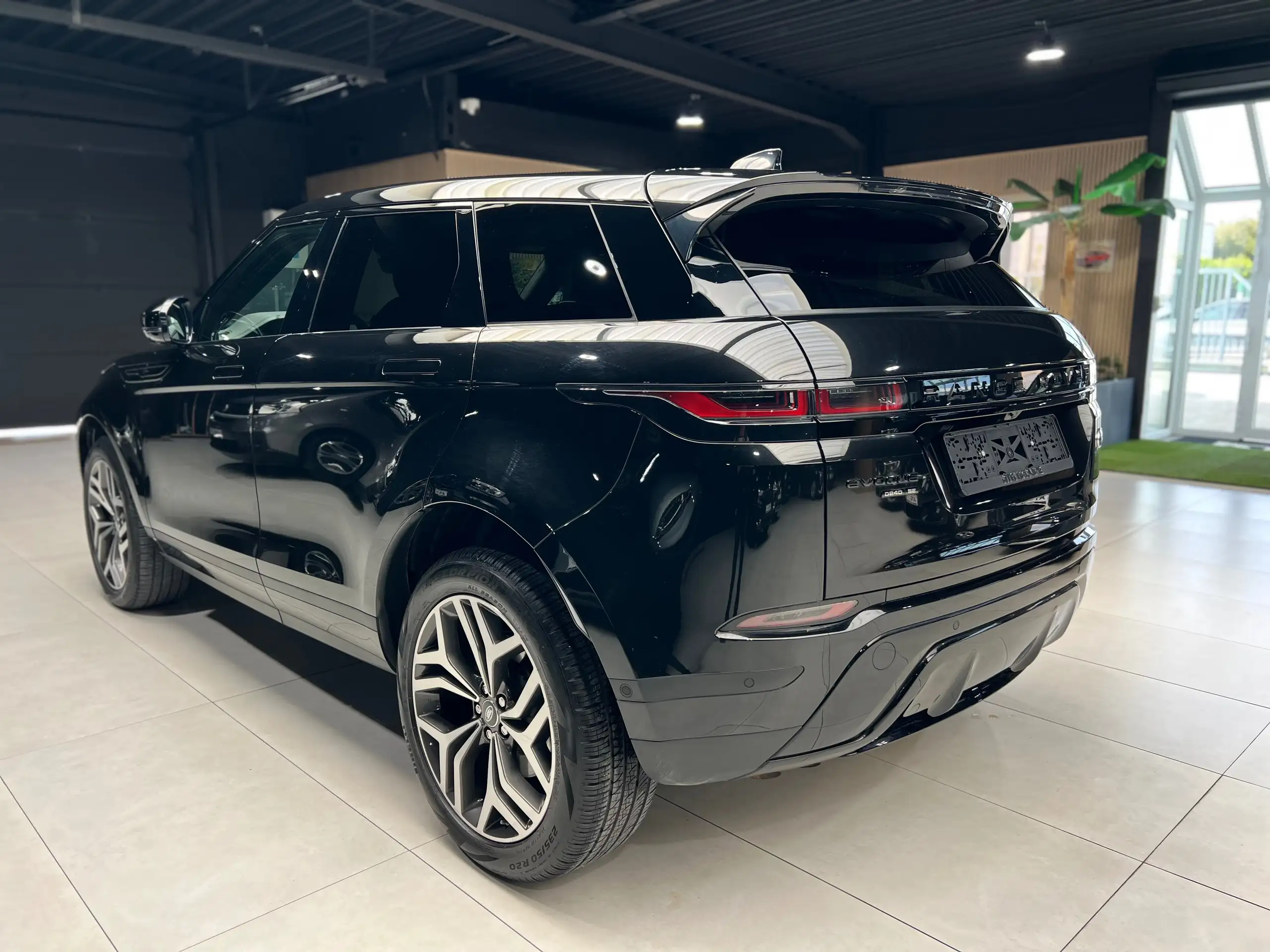 Land Rover - Range Rover Evoque