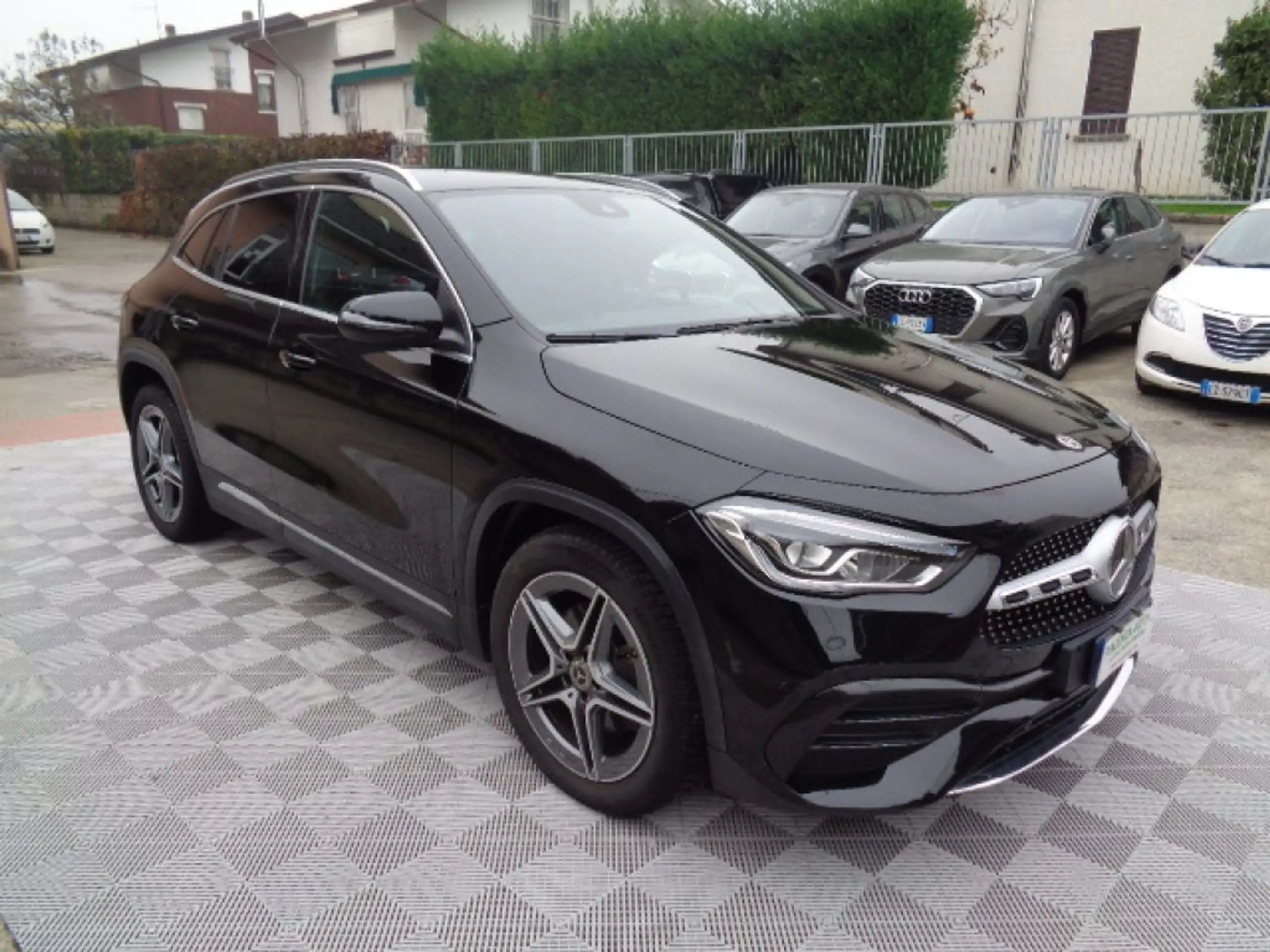 Mercedes-Benz - GLA 180