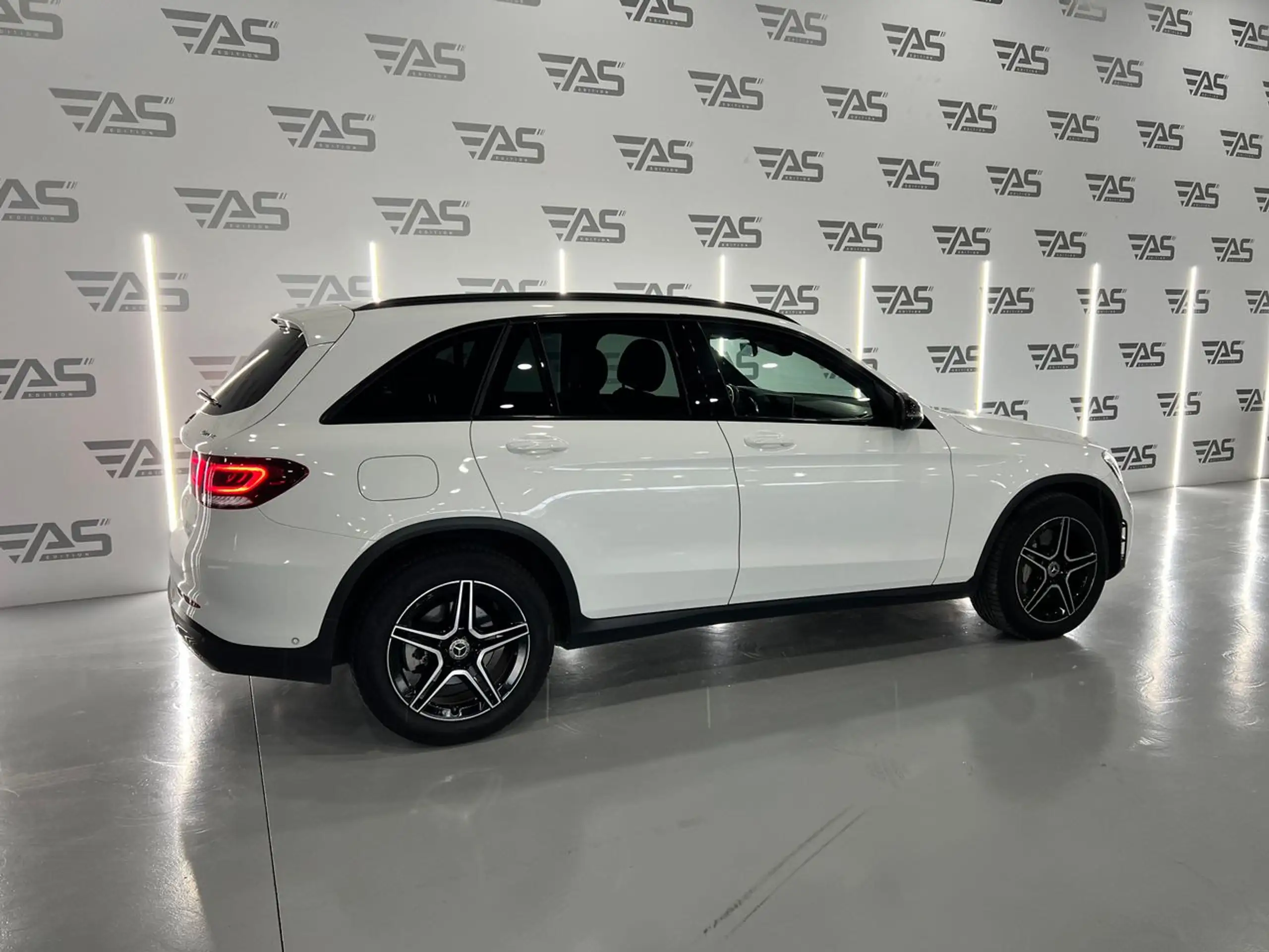 Mercedes-Benz - GLC 220