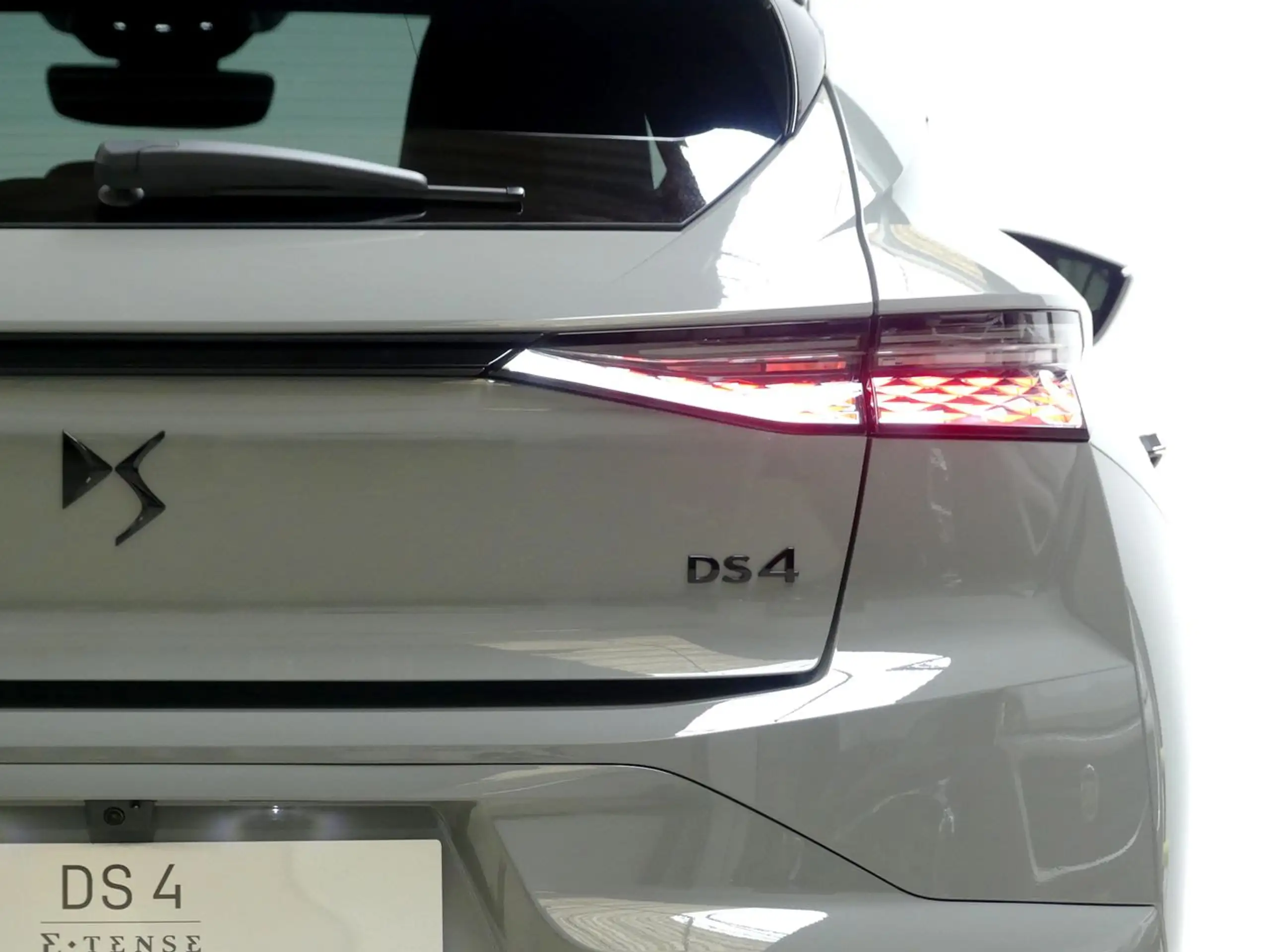 DS Automobiles - DS 4