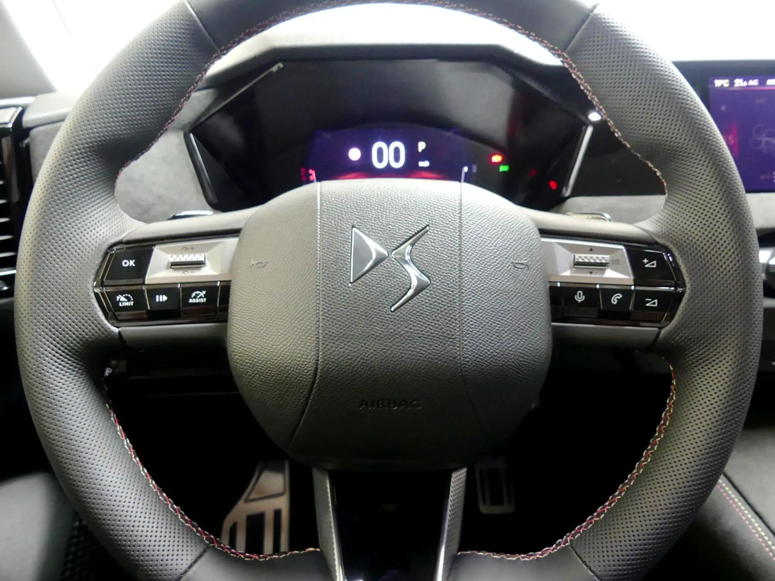 DS Automobiles - DS 4