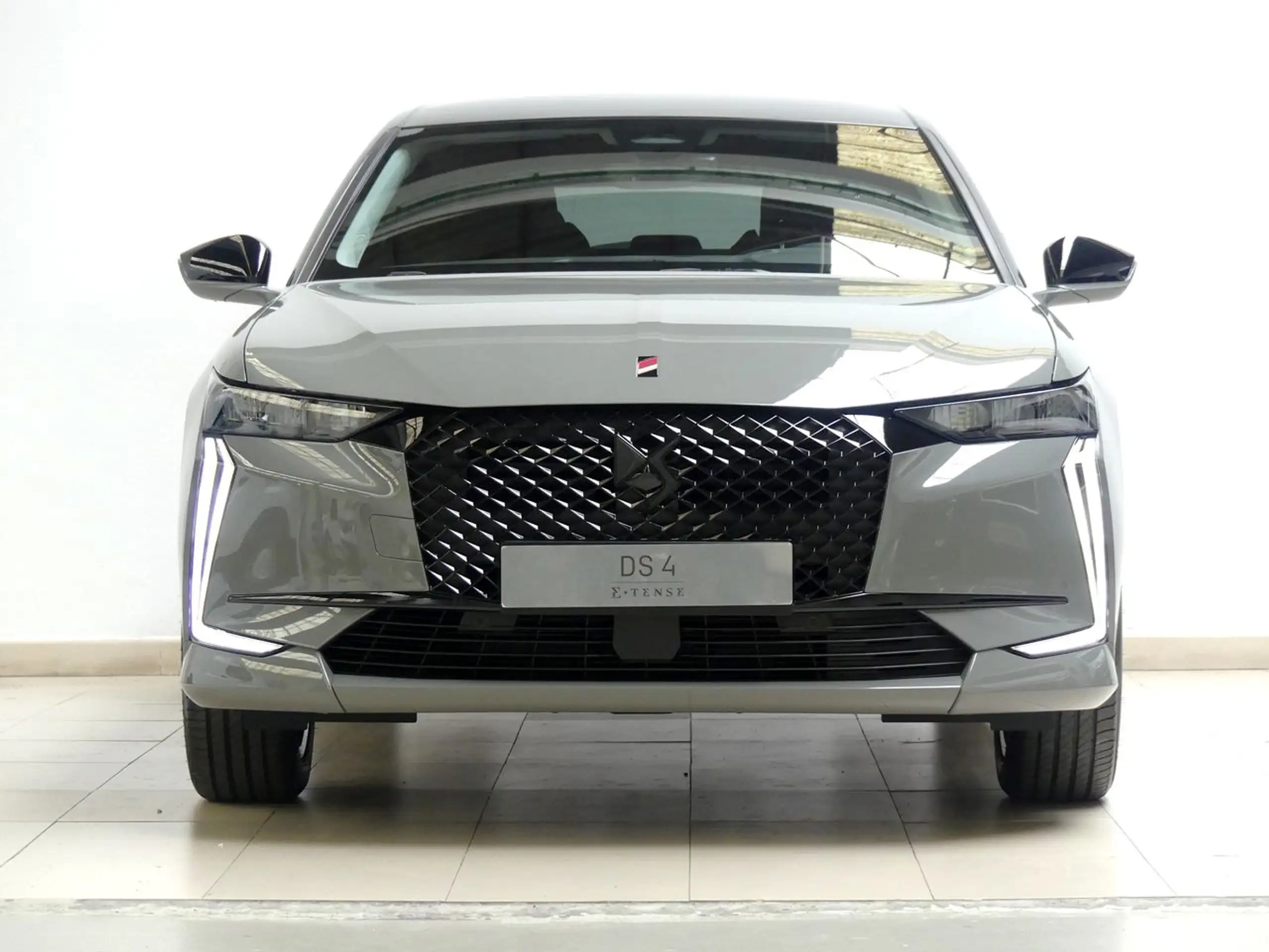 DS Automobiles - DS 4