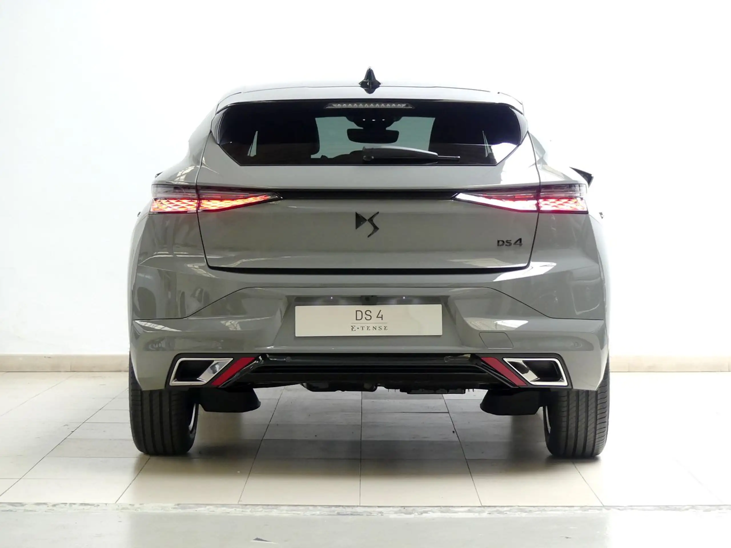 DS Automobiles - DS 4