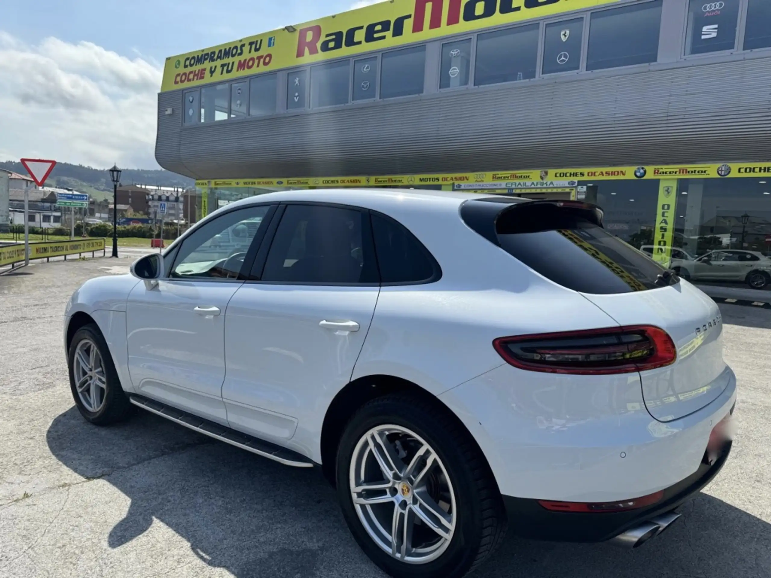 Porsche - Macan