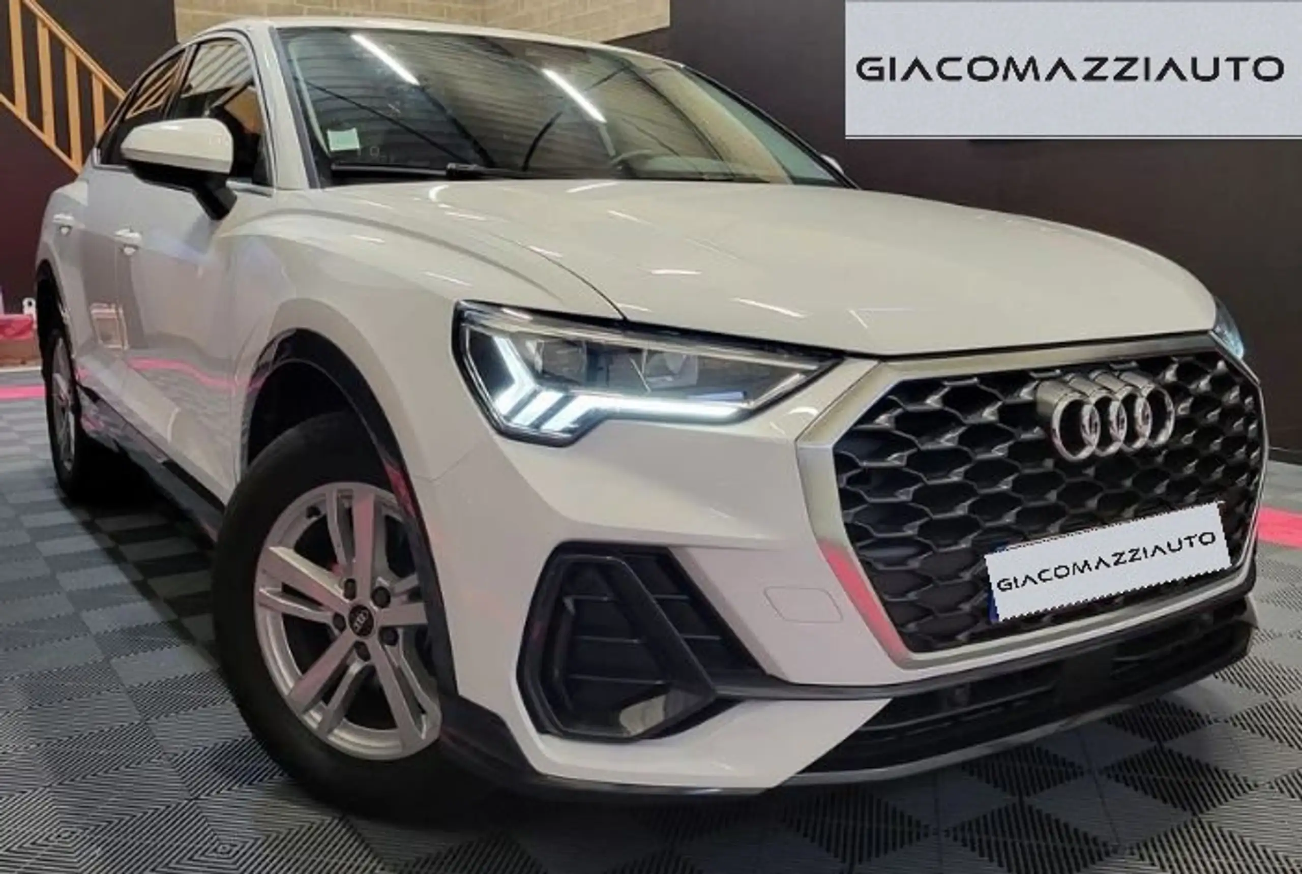 Audi - Q3