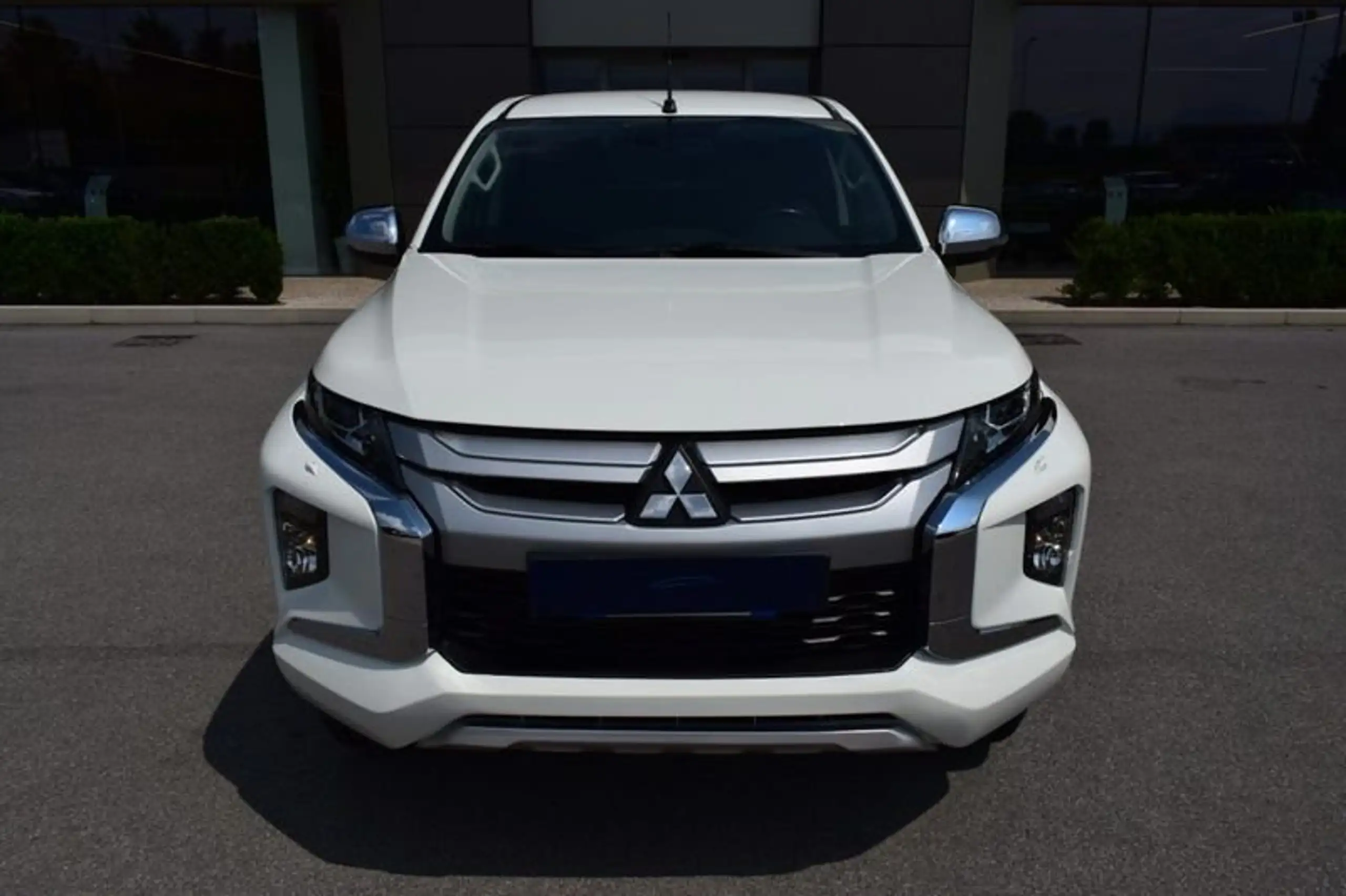 Mitsubishi - L200