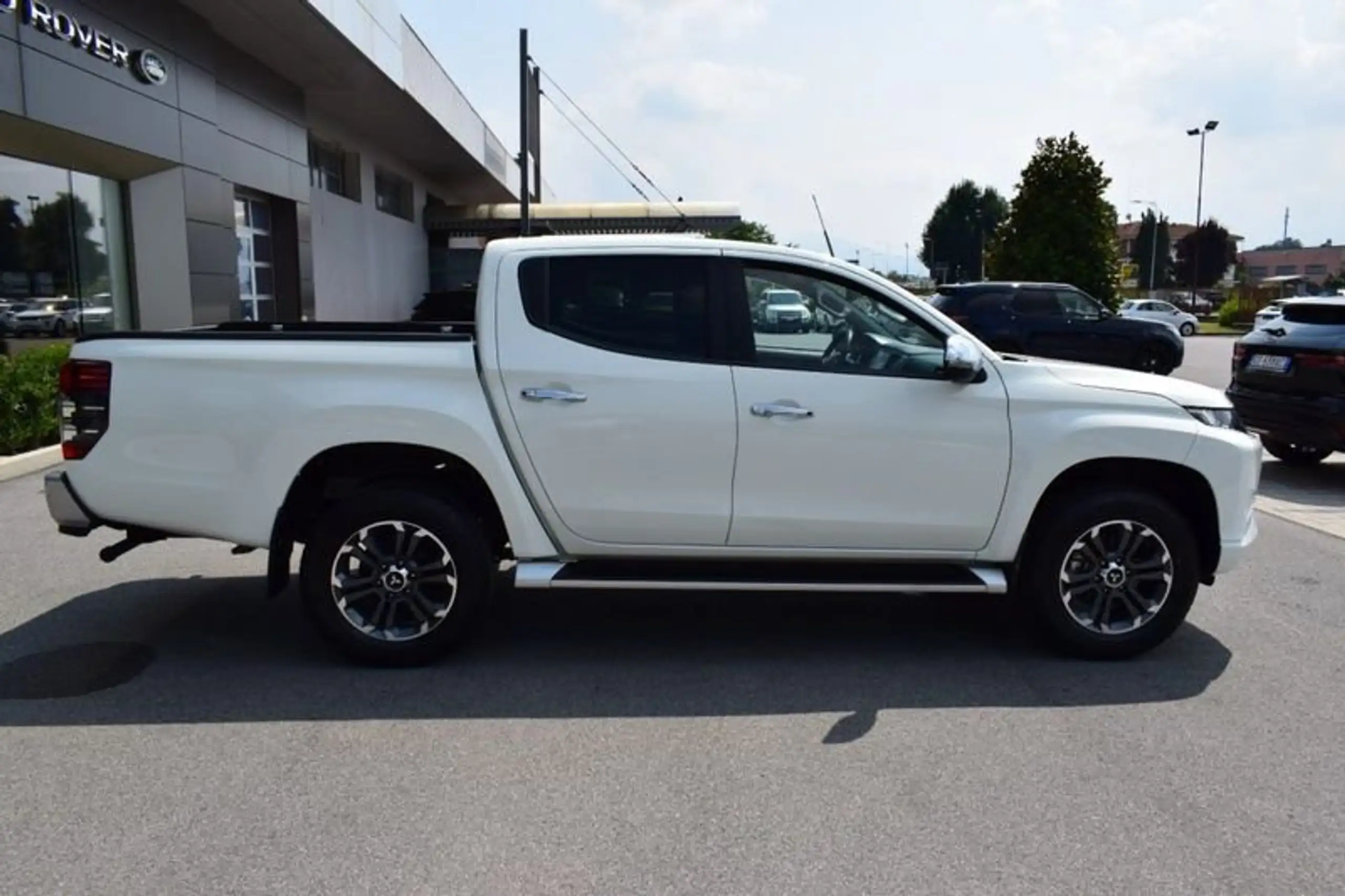 Mitsubishi - L200