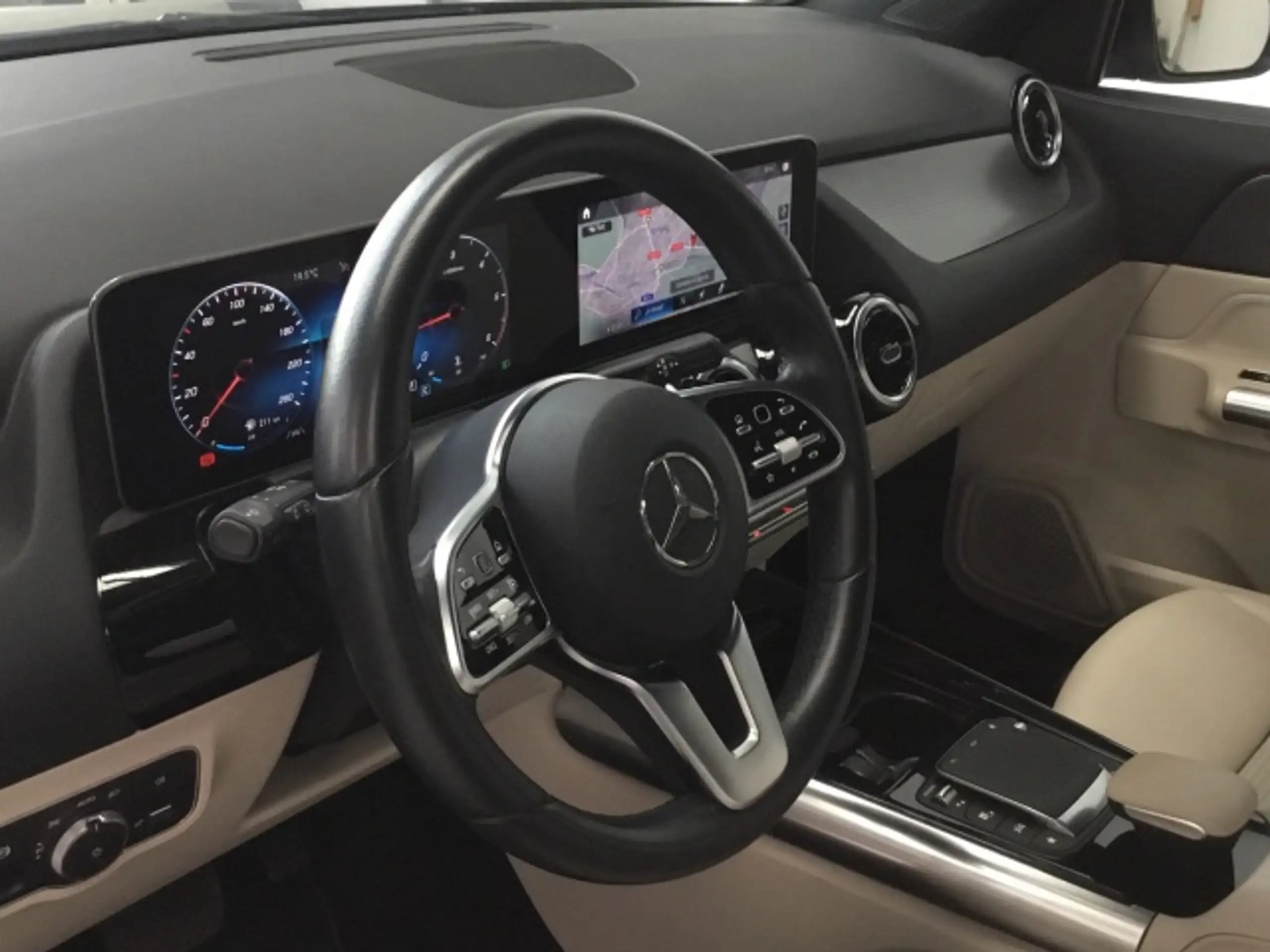 Mercedes-Benz - GLA 200