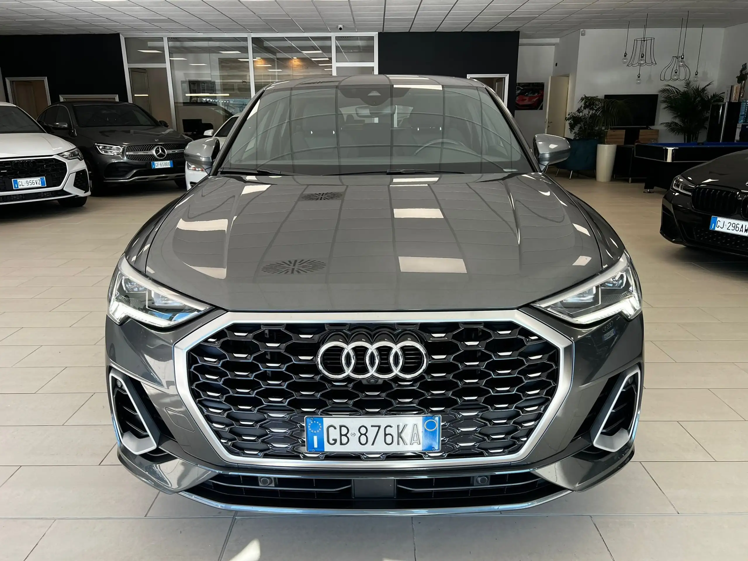 Audi - Q3