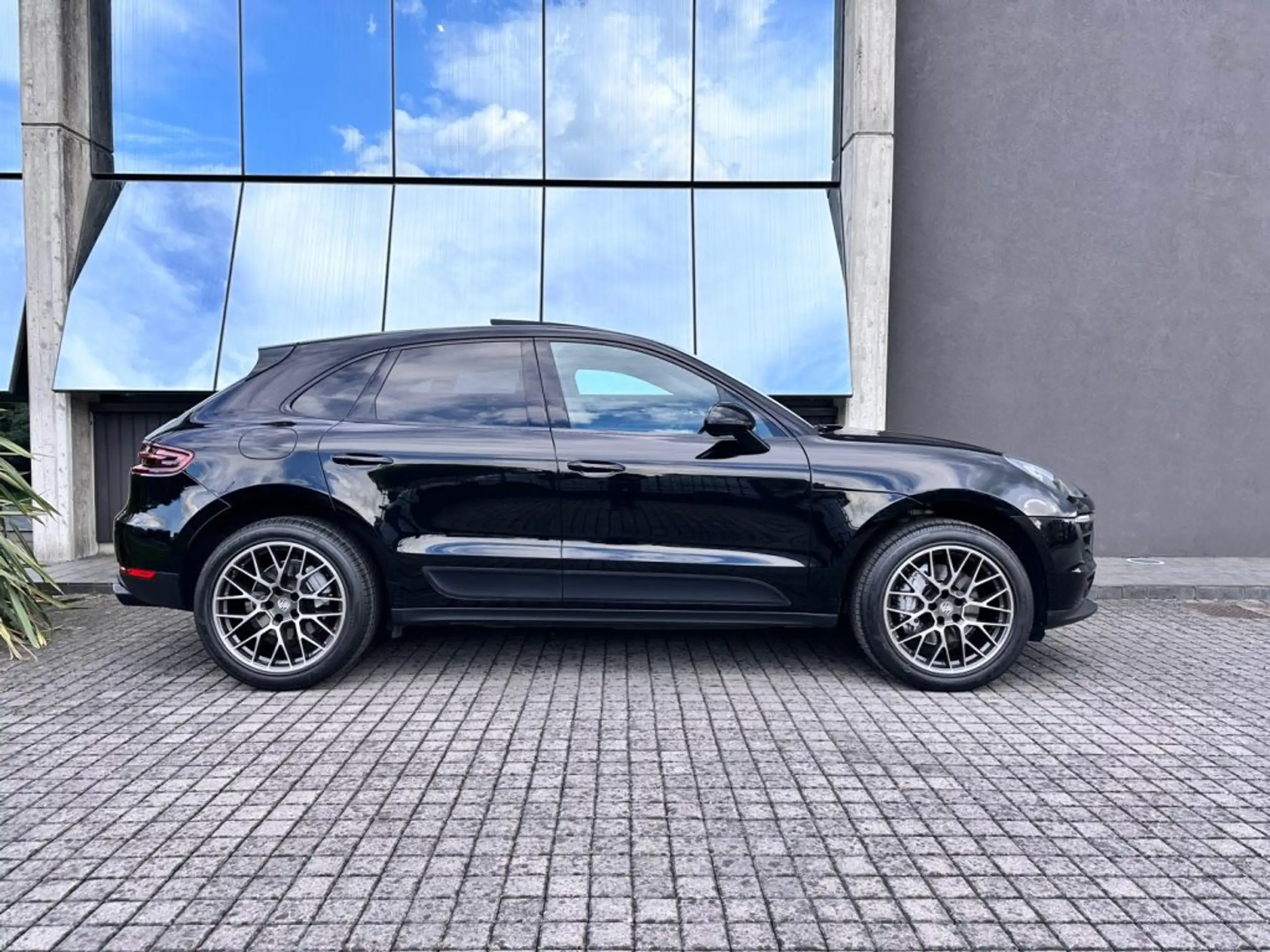 Porsche - Macan