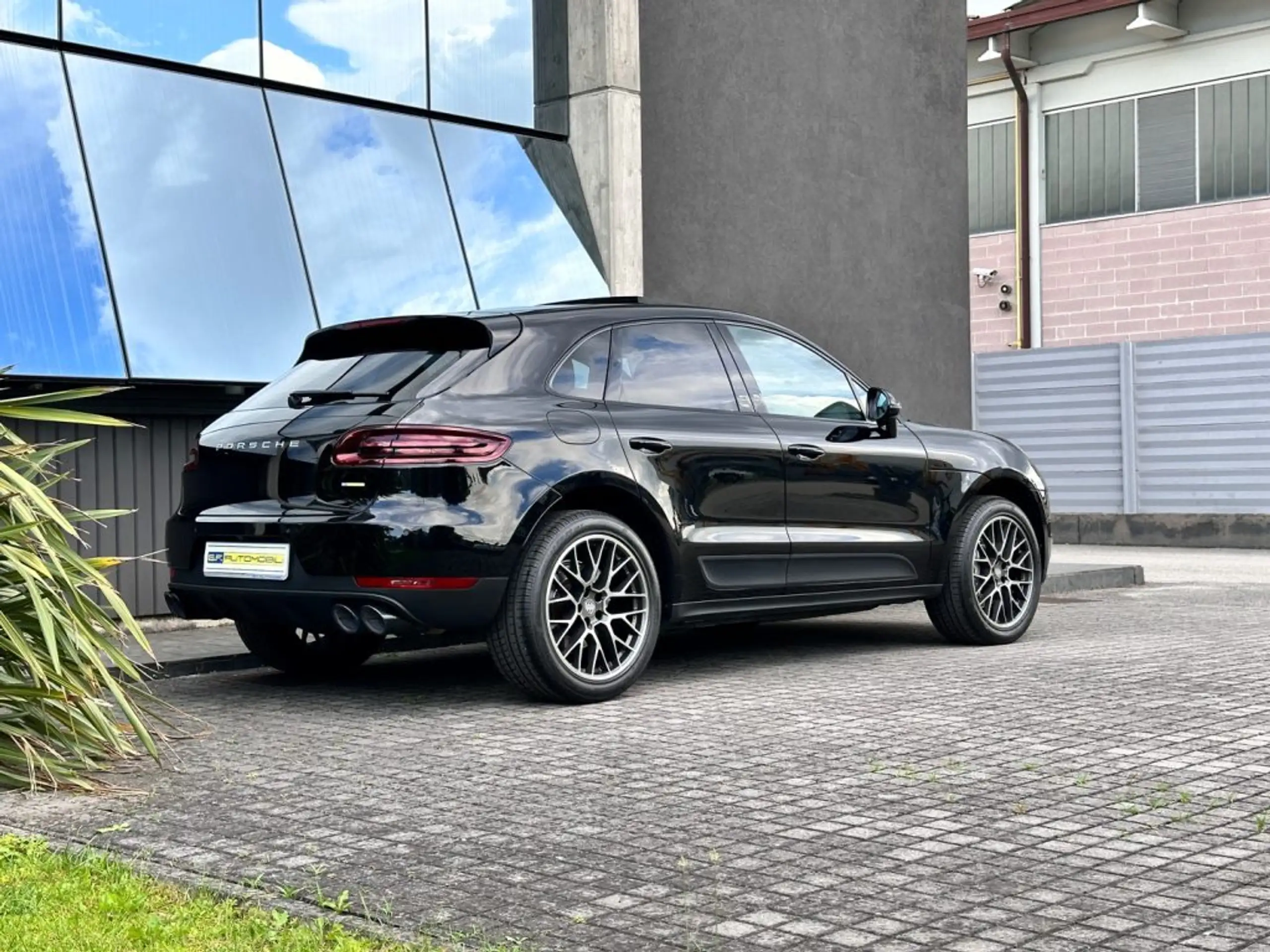 Porsche - Macan