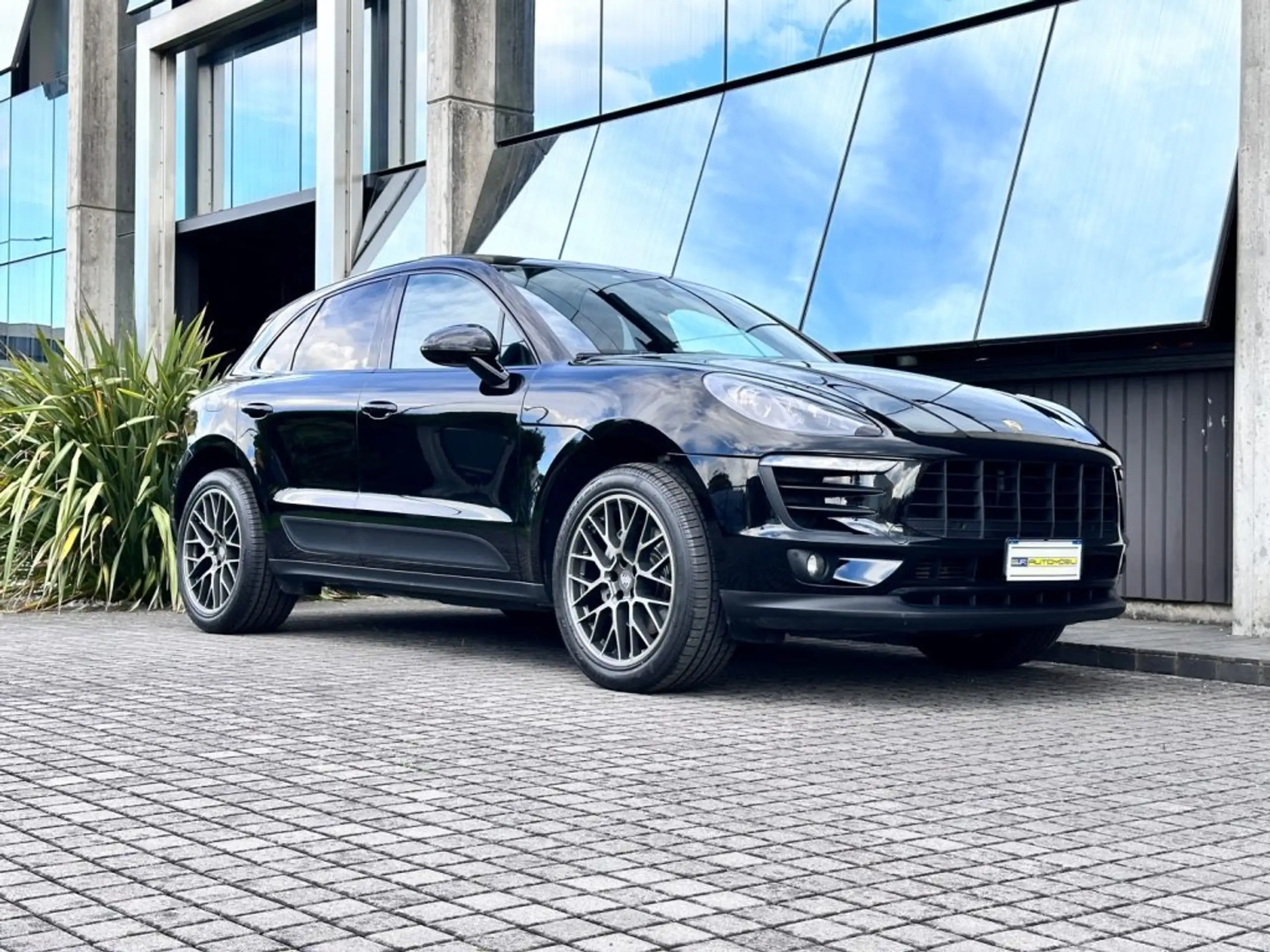 Porsche - Macan